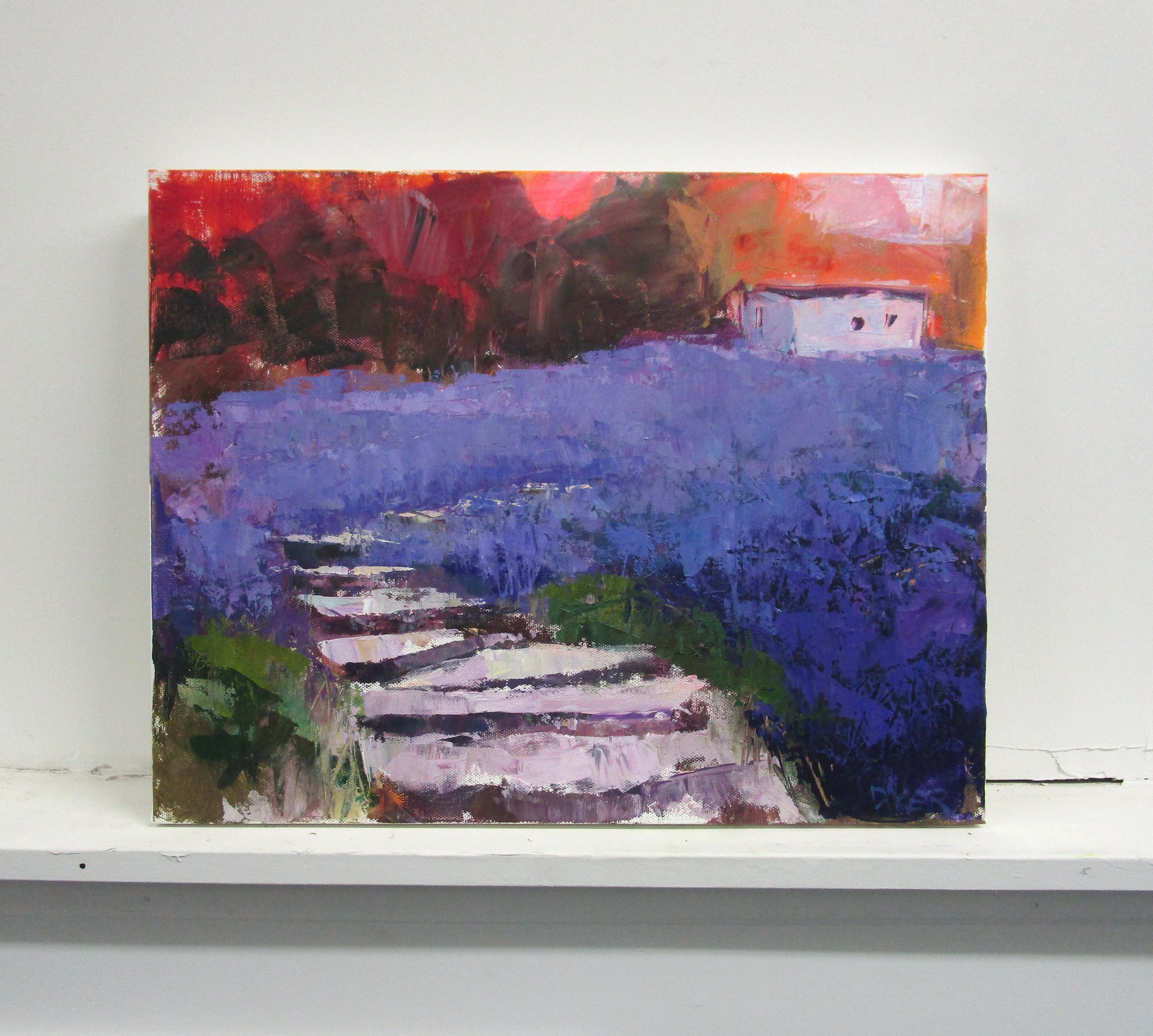 <p>Commentaires de l'artiste<br>L'artiste Janet Dyer imagine un magnifique champ de lavande avec des marches menant à une maison pittoresque. 