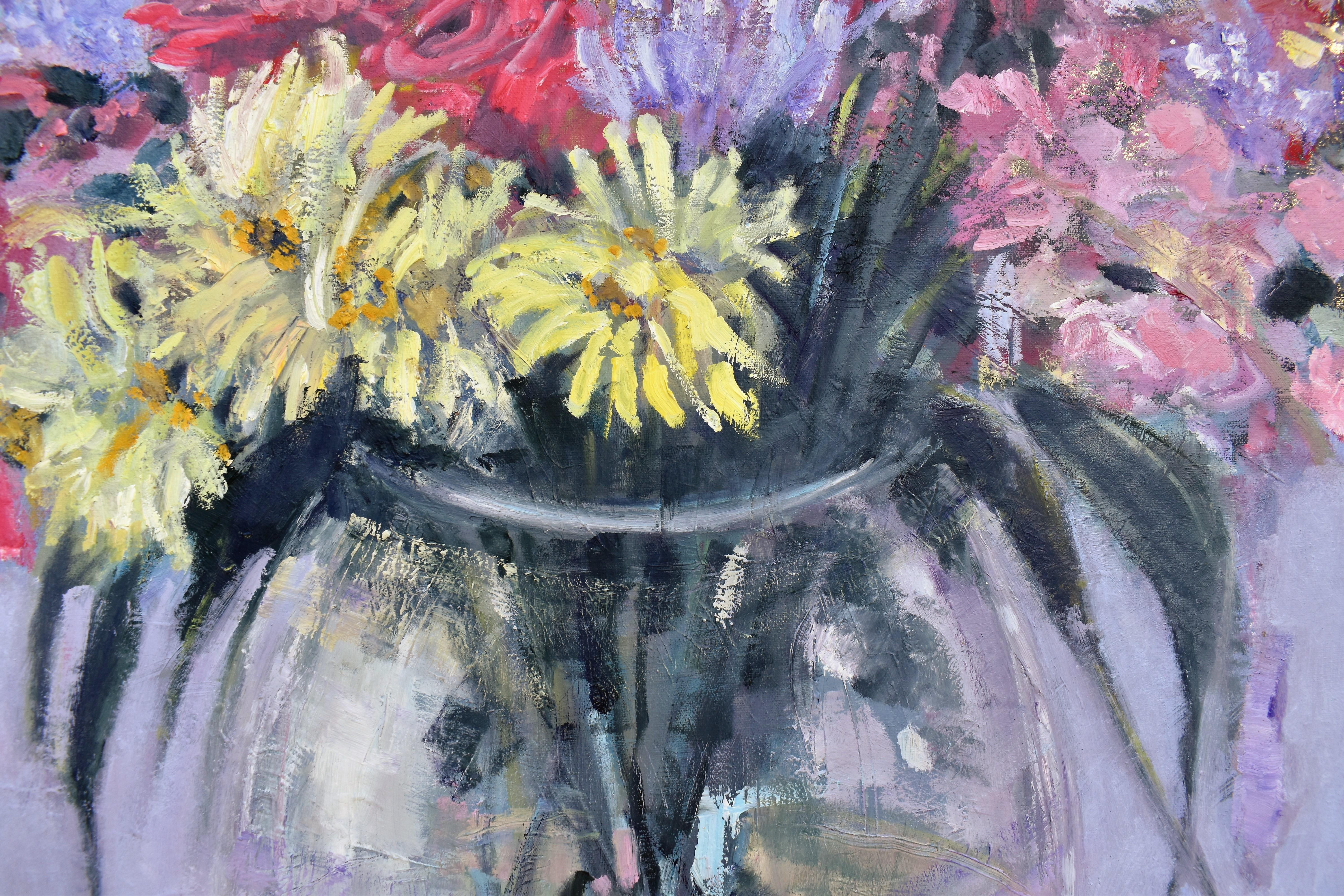 Un vase de fleurs 2, peinture à l'huile - Gris Still-Life Painting par Mary Pratt