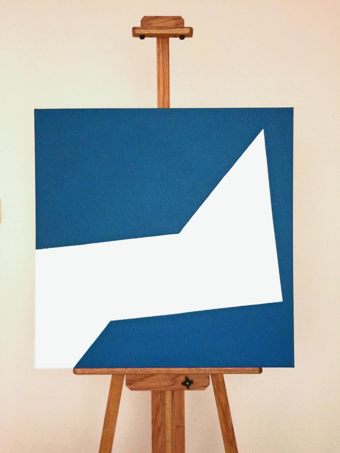 <p>Kommentare der Künstlerin<br>Die Künstlerin Shyun Song malt ein diagonal gebrochenes Quadrat in auffälligen Weiß- und Blautönen. Das minimalistische, abstrakte Werk ist ein kühnes und unmittelbares Statement. Die rechte Seite ist nach unten
