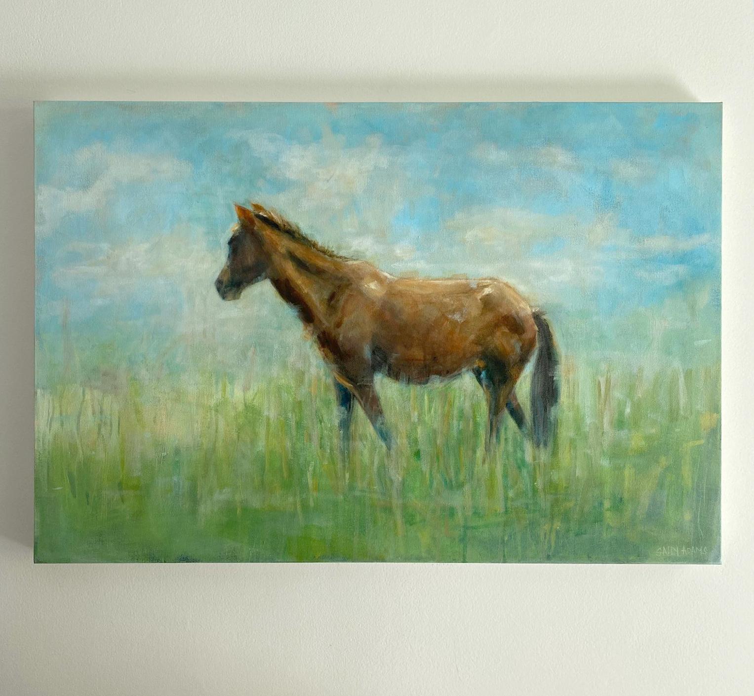 <p>Commentaires de l'artiste<br>L'artiste Sally Adams peint un cheval brun solitaire dans un paysage verdoyant. Elle s'inspire des poneys sauvages des îles au large de la Caroline du Sud. 