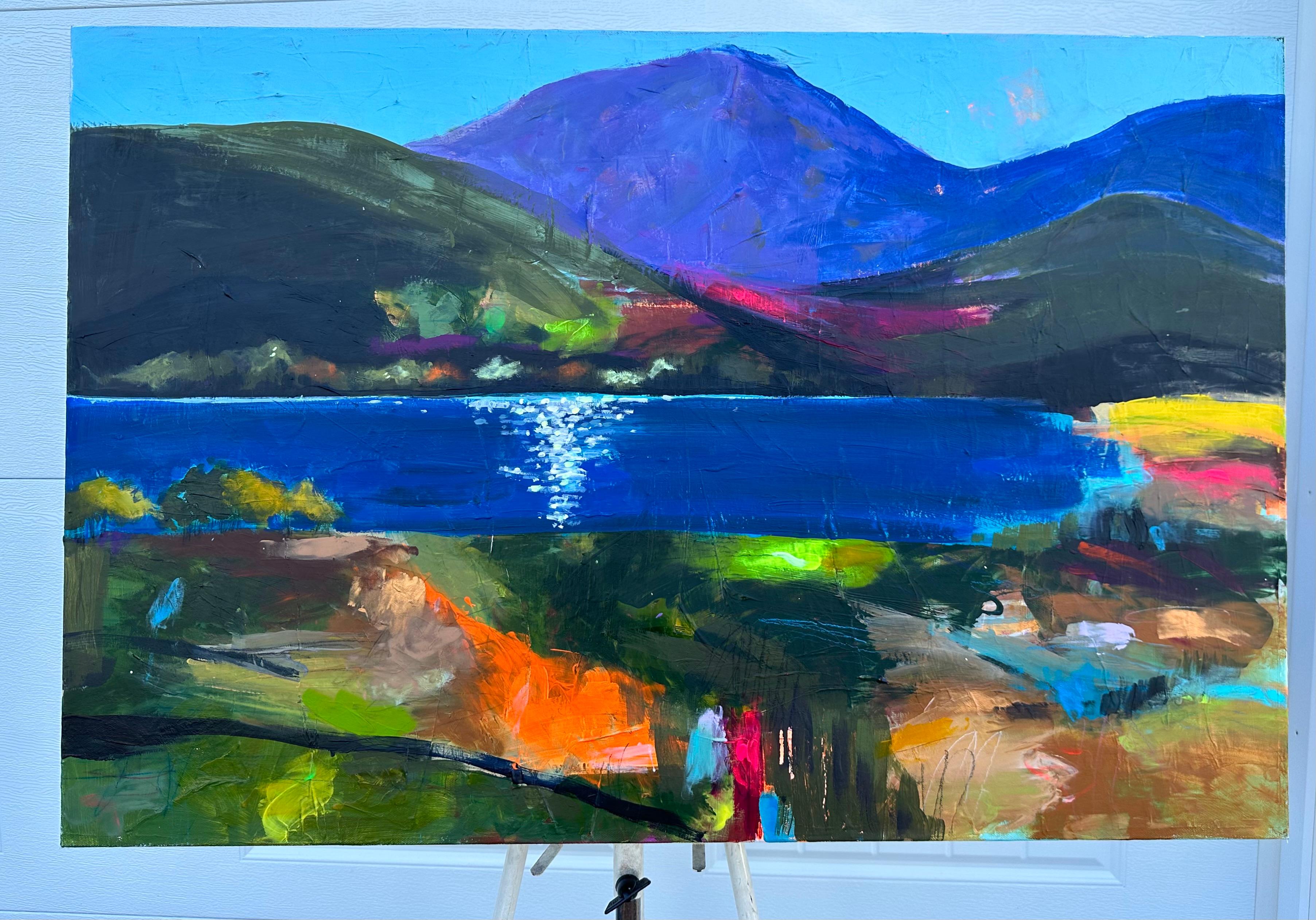 <p>Kommentare des Künstlers<br>Die Künstlerin Rebecca Klementovich malt einen glitzernden See, der von ruhigen Bergen umgeben ist. Sie fängt die Sonnenstrahlen ein, die in der Stille des Wassers glitzern. Eine ruhige Atmosphäre durchdringt die