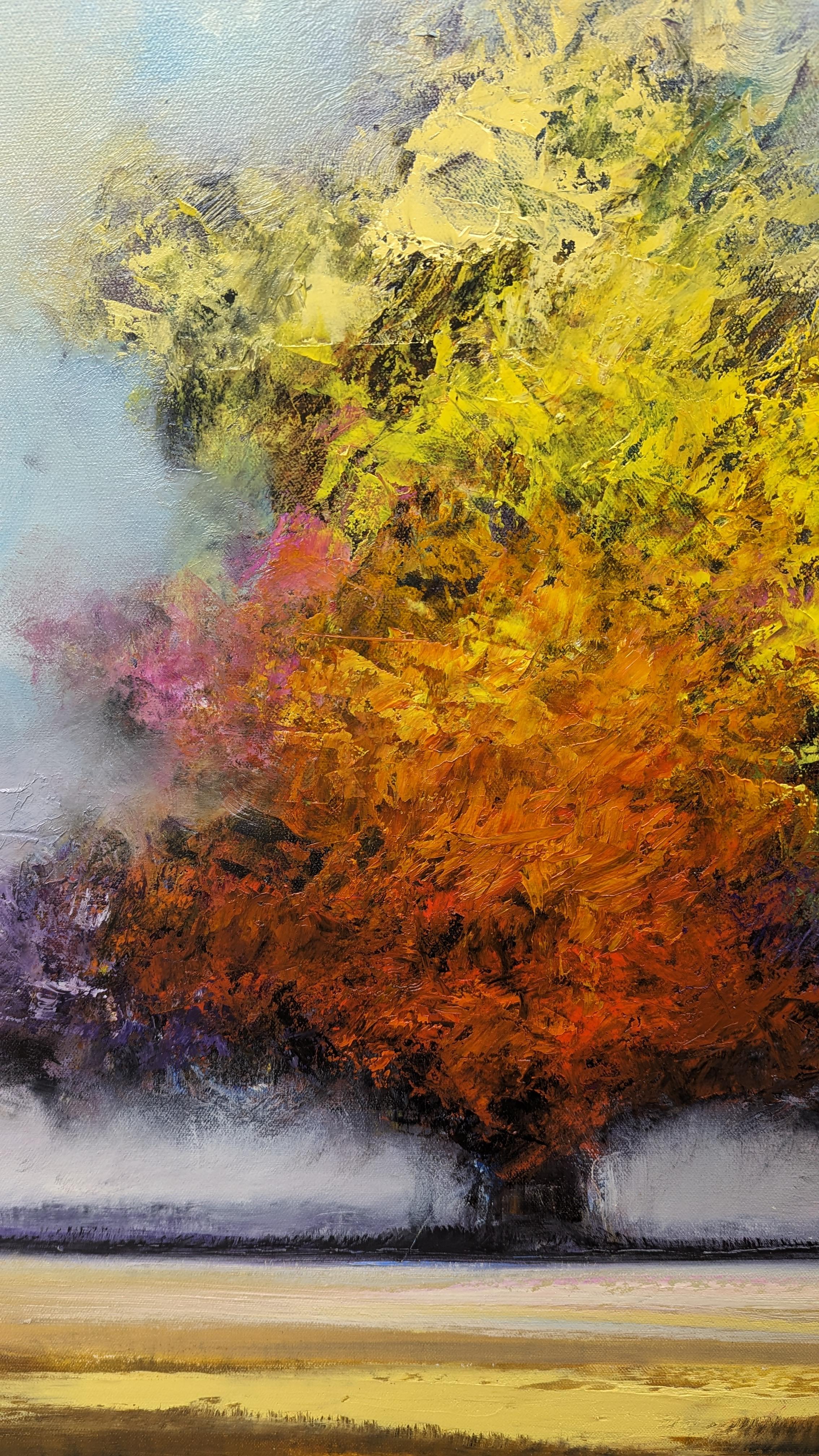 <p>Kommentare des Künstlers<br>Das Gemälde zeigt einen Baum mit buntem Laub inmitten eines weiten Feldes. Die Blätter sind gelb und rot gefärbt, mit einem Hauch von Violett. Der Wind treibt die Wolken sanft über das Blätterdach und verleiht der