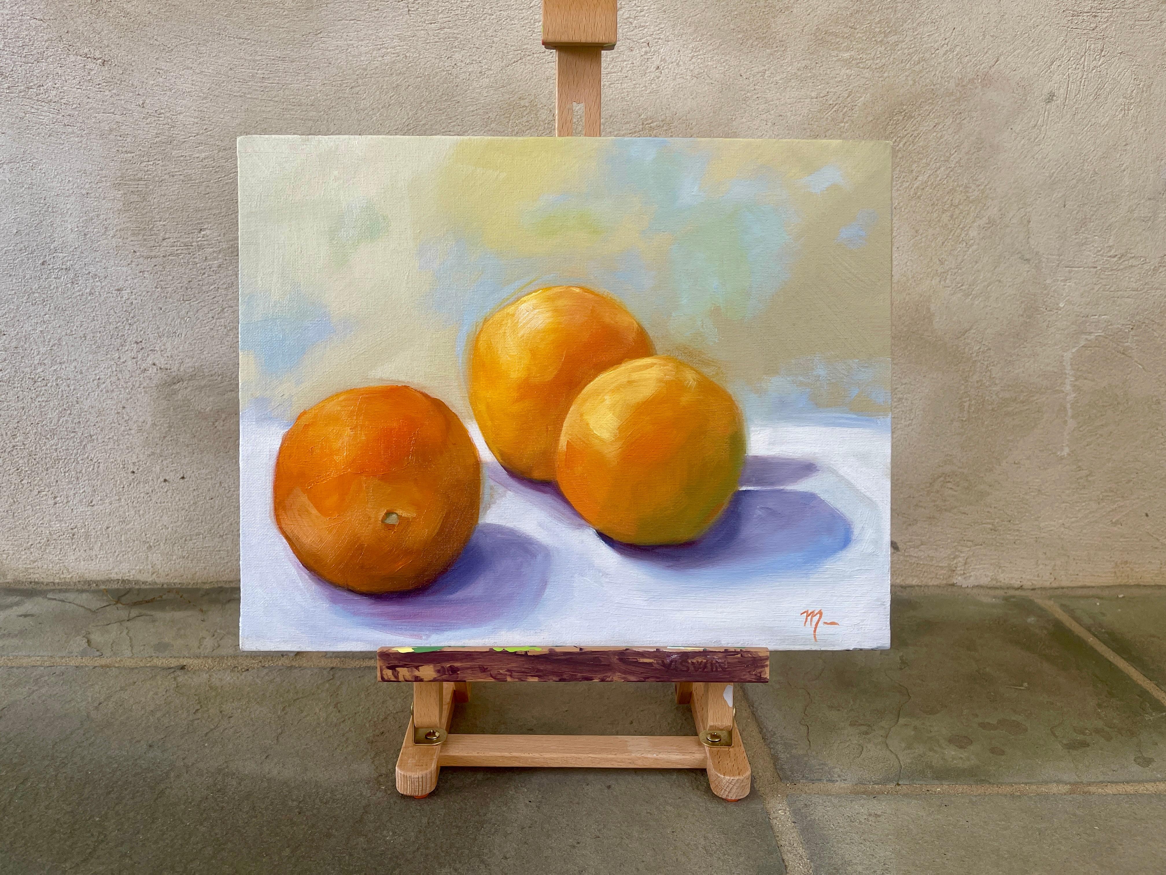 <p>Kommentare des Künstlers<br>Drei Zitrusfrüchte werfen in diesem Stillleben lavendelfarbene Schatten. Das Gleichgewicht zwischen Form und zartem Licht mit den sanften Farben ruft eine ruhige Atmosphäre hervor. Das Gemälde fängt die Schönheit der
