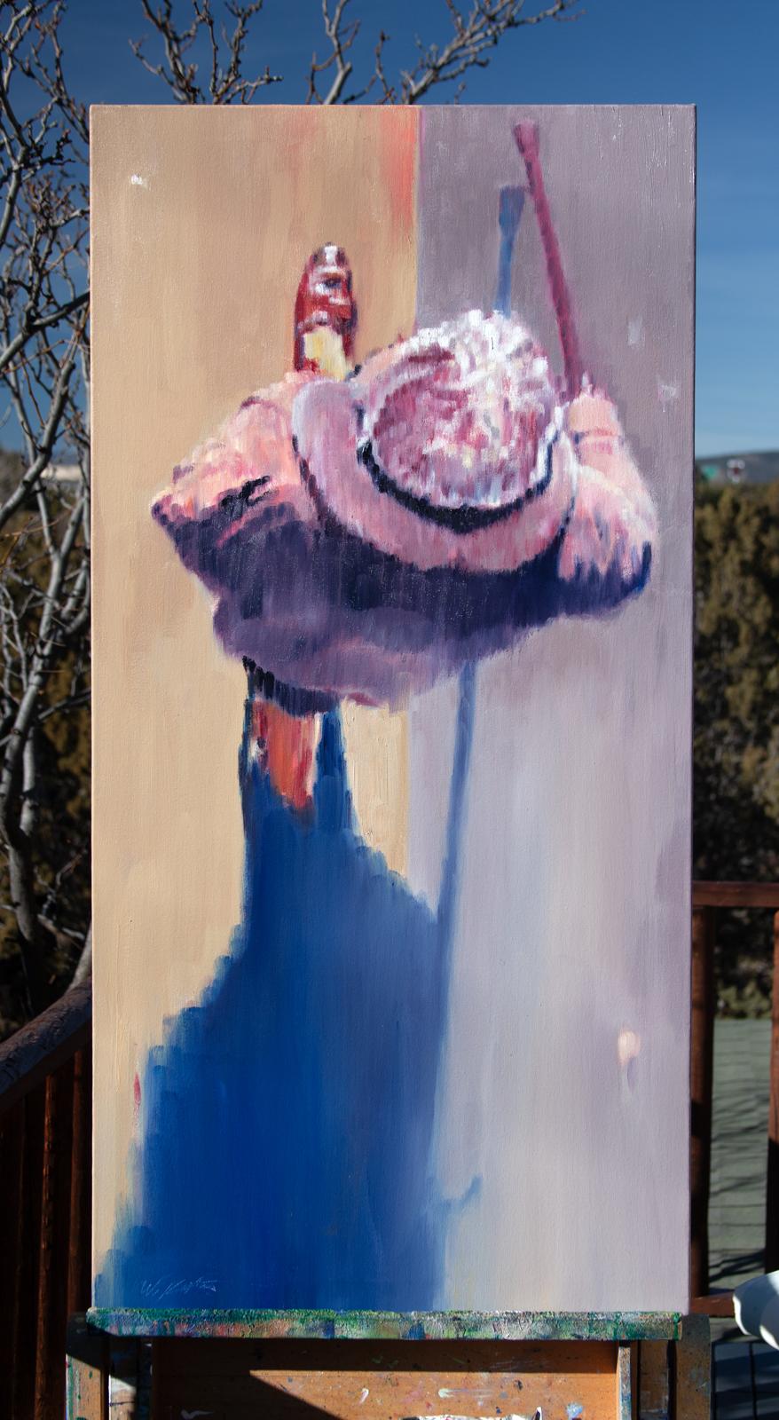 <p>Commentaires de l'artiste<br />Inspirée par la vue aérienne des piétons depuis le balcon d'un hôtel à Paris, cette peinture impressionniste représente une femme élégamment vêtue se promenant avec sa canne. Les coups de pinceau visibles évoquent