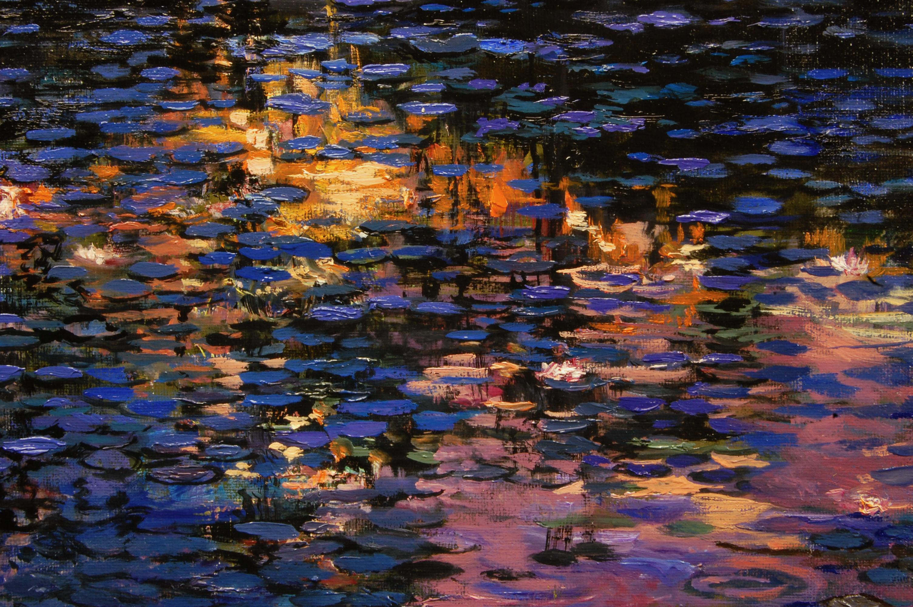 <p>Kommentare des Künstlers<br>Wenn die Nacht naht, spiegeln sich die Farben des Himmels auf dem Teich, und die Silhouette der Bäume filtert den feurigen Sonnenuntergang. Seerosen nehmen in der Ferne verschiedene Farbtöne an. Flüssige Striche und