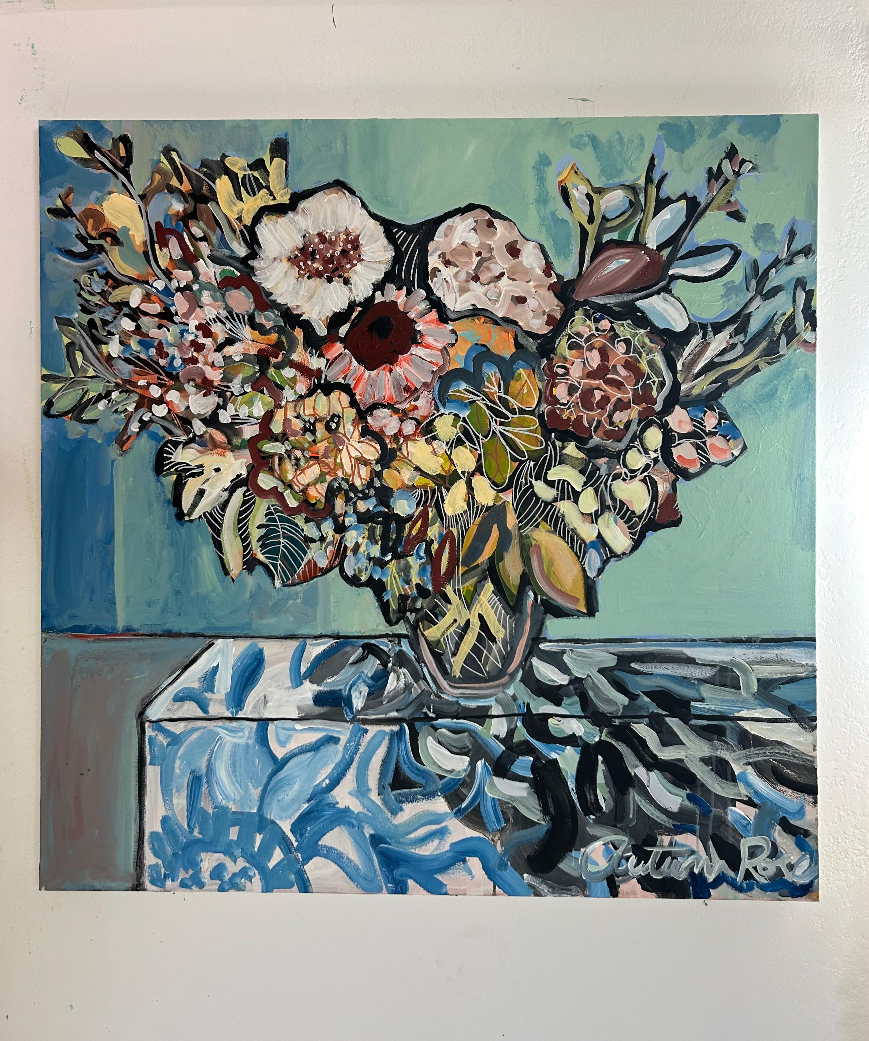 <p>Commenti dell'artista<br />Un assortimento di fiori spunta da un vaso in questa composizione prevalentemente fresca di blu e verde. Il motivo botanico vorticoso della tovaglia riprende la sontuosa disposizione del bouquet, mentre le ombre