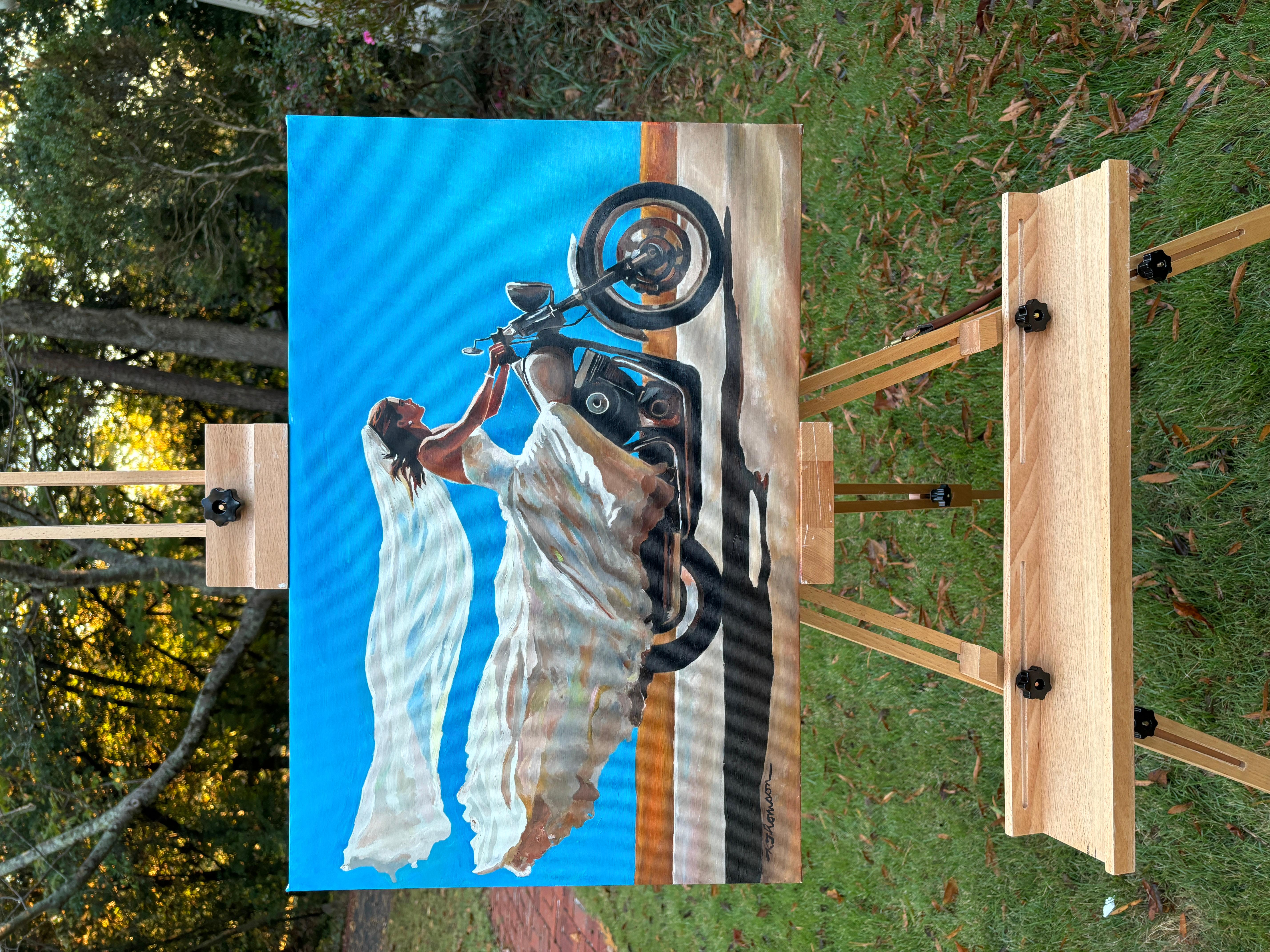 <p>Commentaires de l'artiste<br />Une mariée conduit une moto sous un ciel bleu vibrant, son voile s'envolant derrière elle. Le contraste entre l'image traditionnelle de la mariée et la moto suggère un sentiment d'indépendance et de défi aux normes