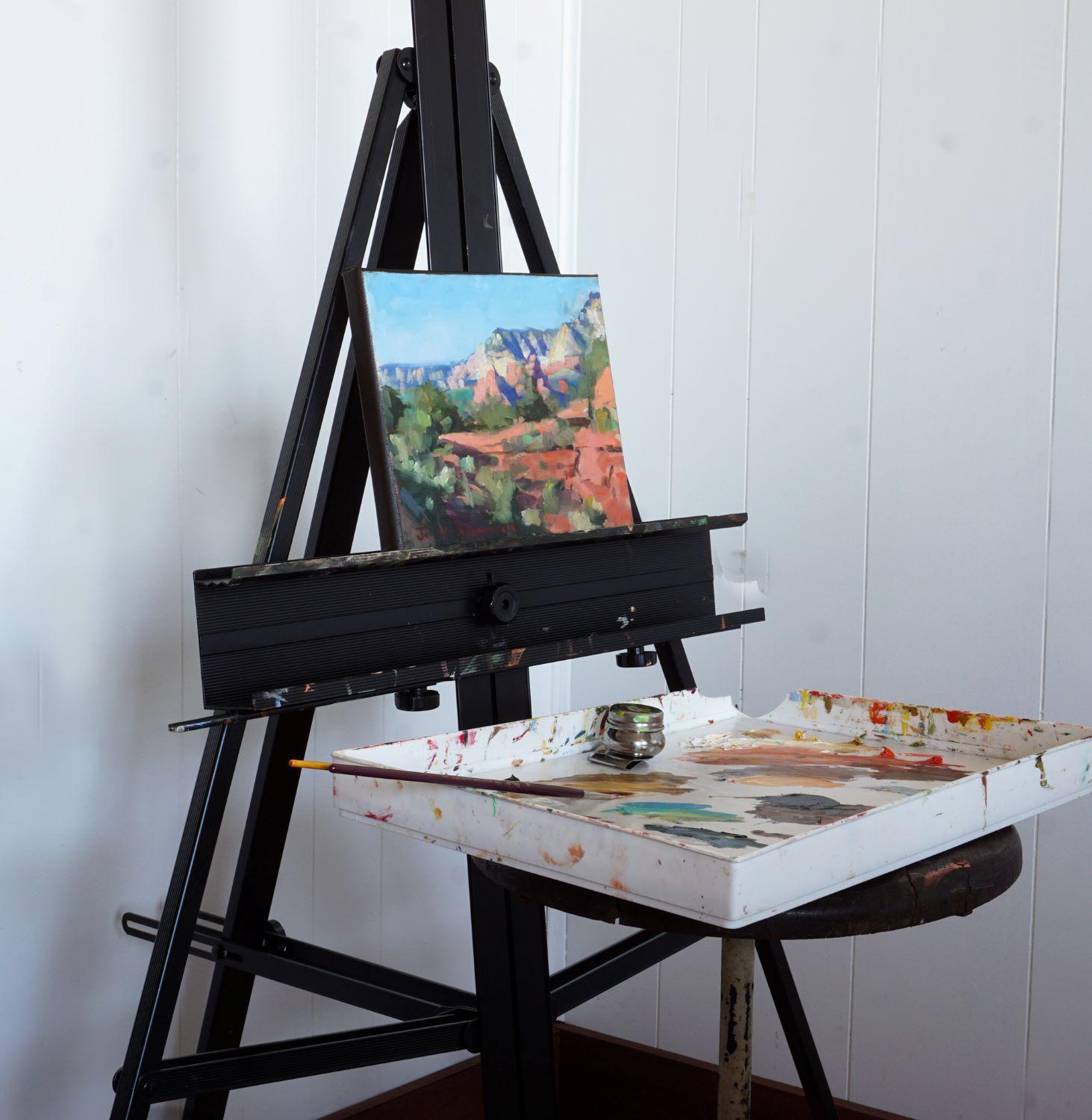 <p>Commenti dell'artista<br />L'artista Jonelle Summerfield cattura in modo splendido la quintessenza delle rocce rosse di Sedona. Il contrasto con la vegetazione rigogliosa esalta il paesaggio caldo. Le aspre montagne e il cielo azzurro evocano lo