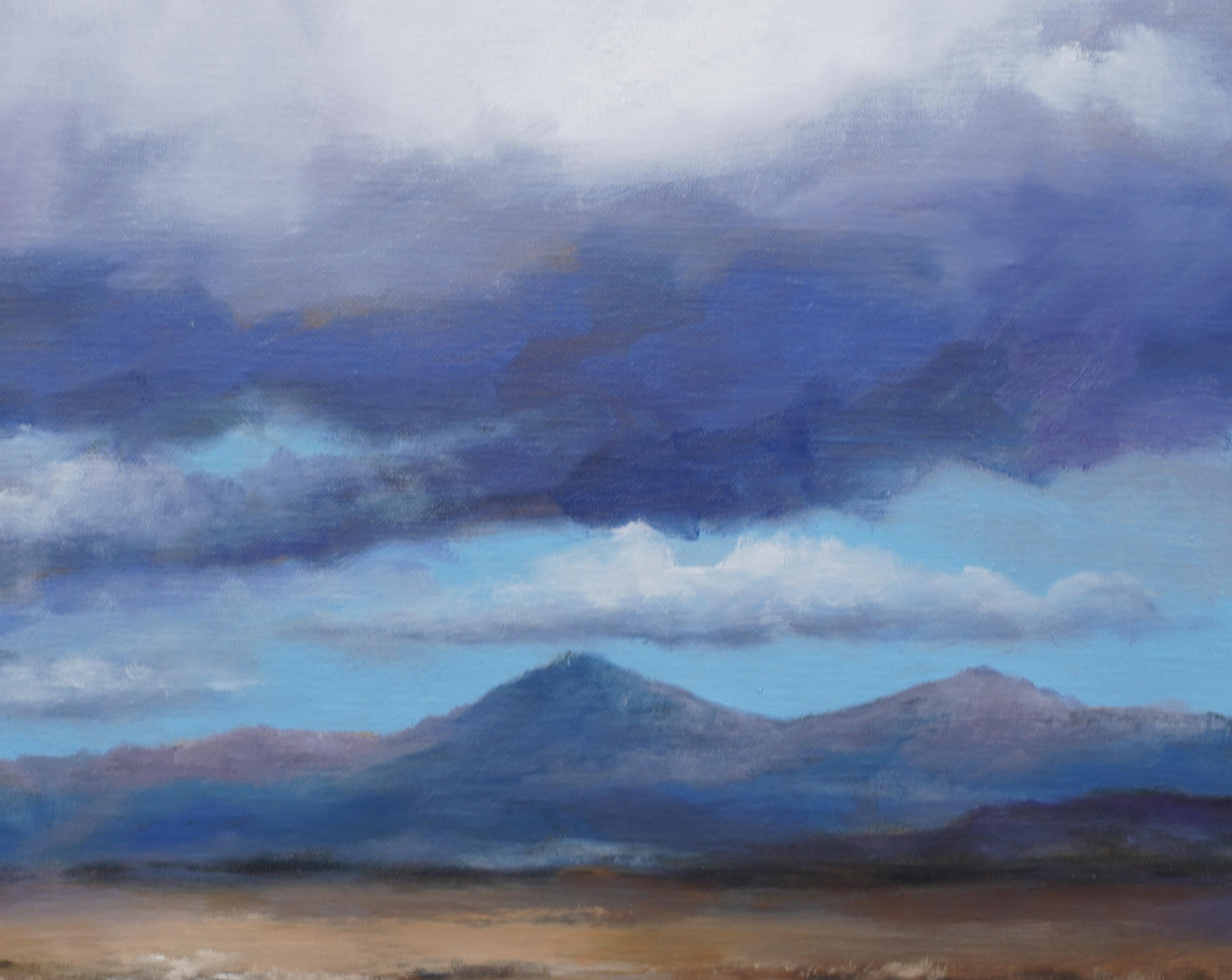 Nuages du Wyoming, peinture à l'huile - Violet Landscape Painting par Steve Boggs