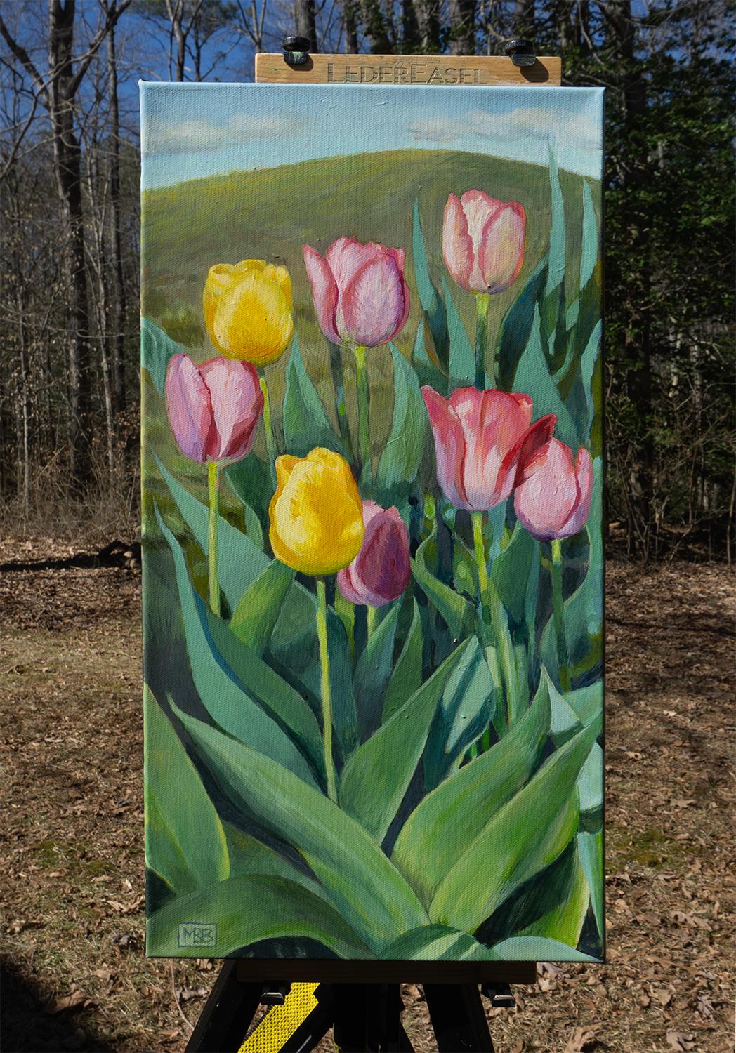 <p>Comentarios del artista<br>Los tulipanes rosas y amarillos florecen bajo la brillante luz del sol, con sus hojas verdes extendidas hacia arriba. Pequeñas nubes flotan sobre la colina, completando la serena escena primaveral.</p><br/><p>Sobre la