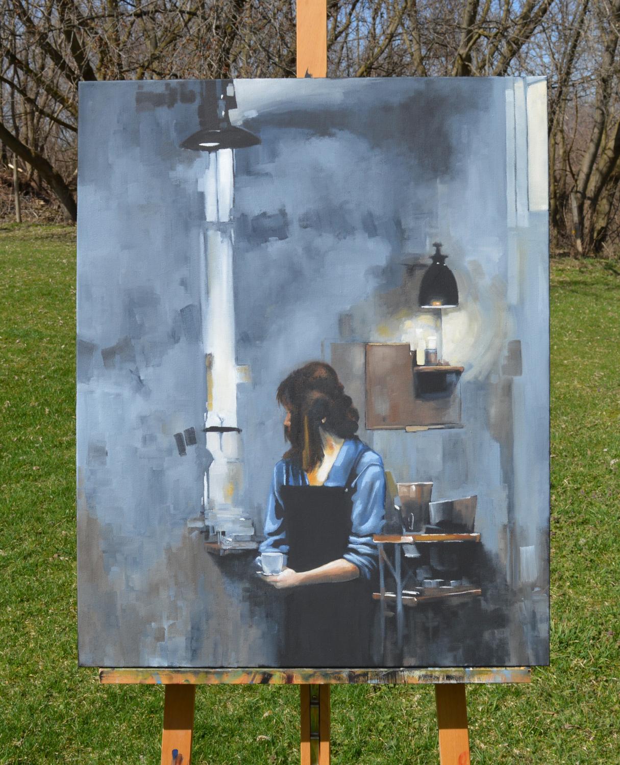 <p>Commenti dell'artista<br>Questo pezzo, che si staglia contro le linee eleganti di un caffè moderno, cattura la tranquilla umanità che si cela dietro il bancone. Il barista, a metà del suo sorso o perso nei suoi pensieri, diventa una figura di