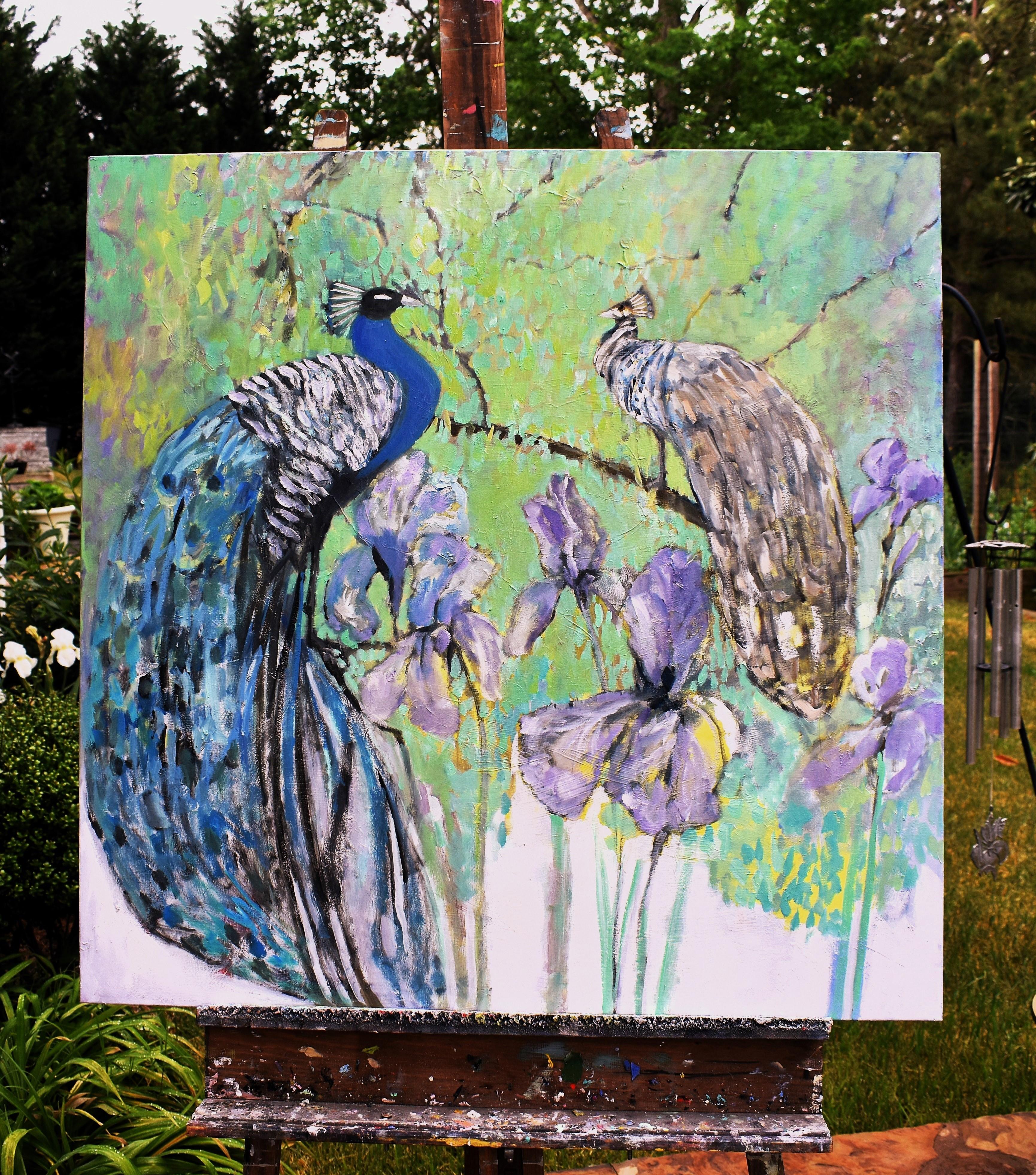 <p>Commentaires de l'artiste<br>Un couple de paons est perché sur une branche d'arbre, leurs plumes majestueuses tombant en cascade sur la verdure. Avec leur présence éthérée, ils semblent être des gardiens qui veillent sur les iris surdimensionnés.