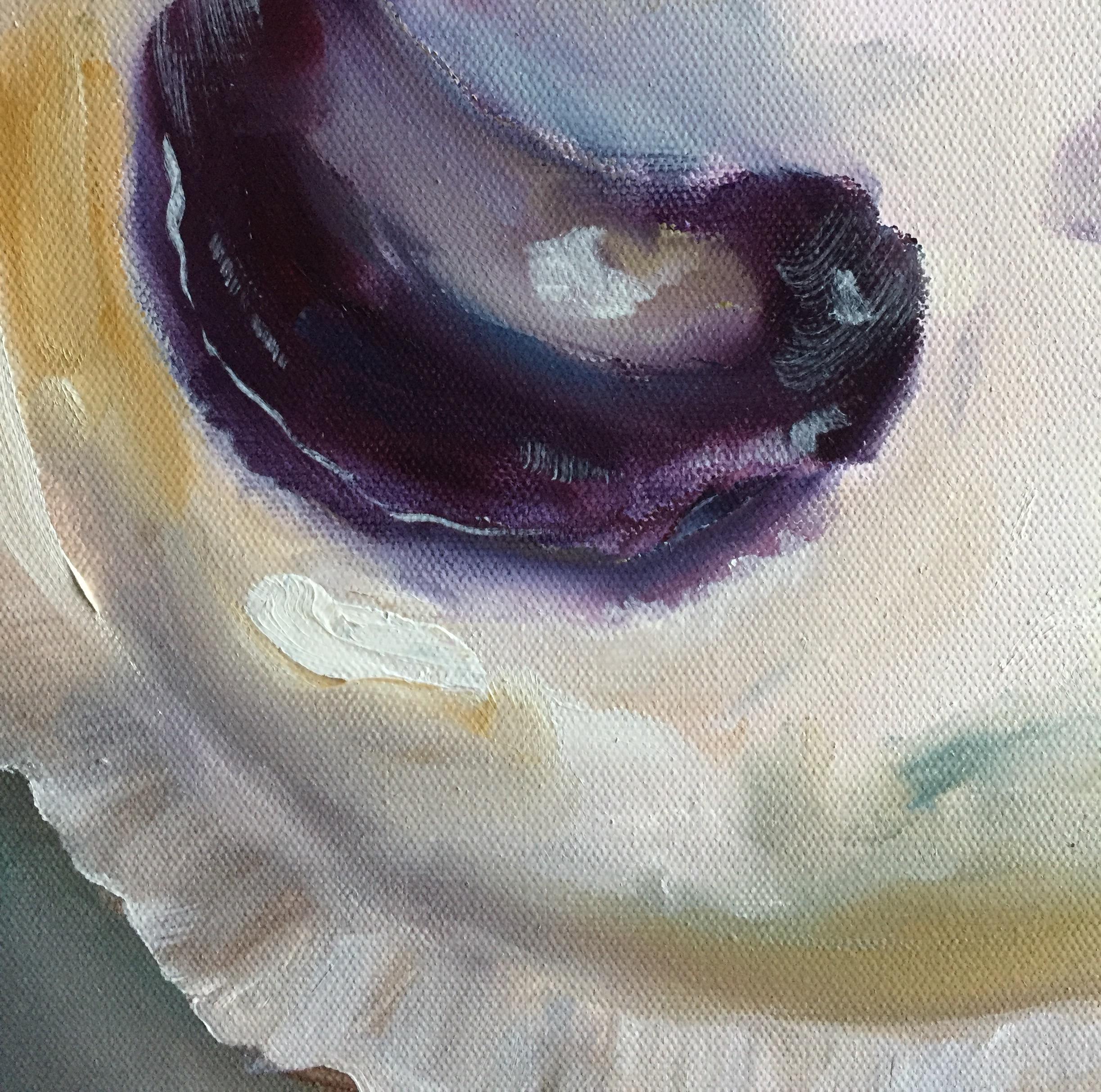 Coquille d'huître de baie - Gris Still-Life Painting par Kristine Kainer