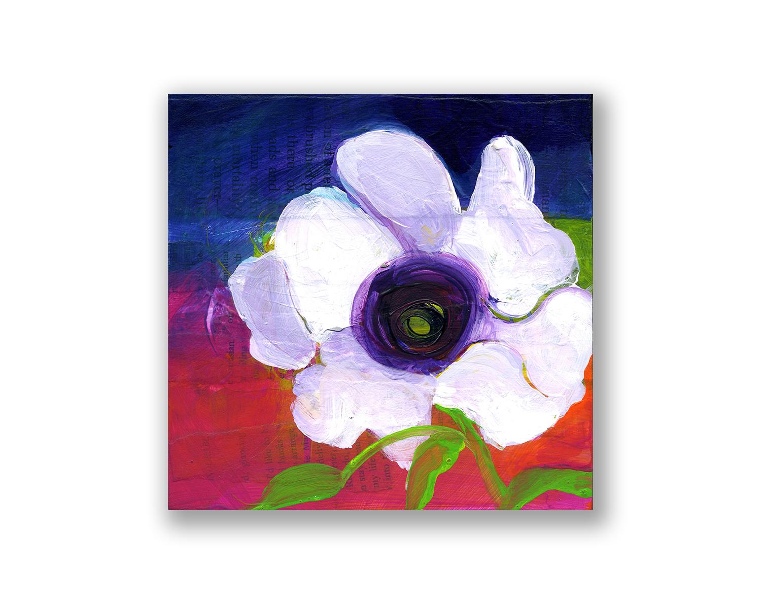 <p>Kommentare des Künstlers<br />Abstrahierte Blumenblüte auf einem satten violetten und roten Hintergrund. Die violett gefärbten Blütenblätter der Blume fließen über die Komposition und vermitteln ein lebendiges Gefühl. Collagierte Buchseiten