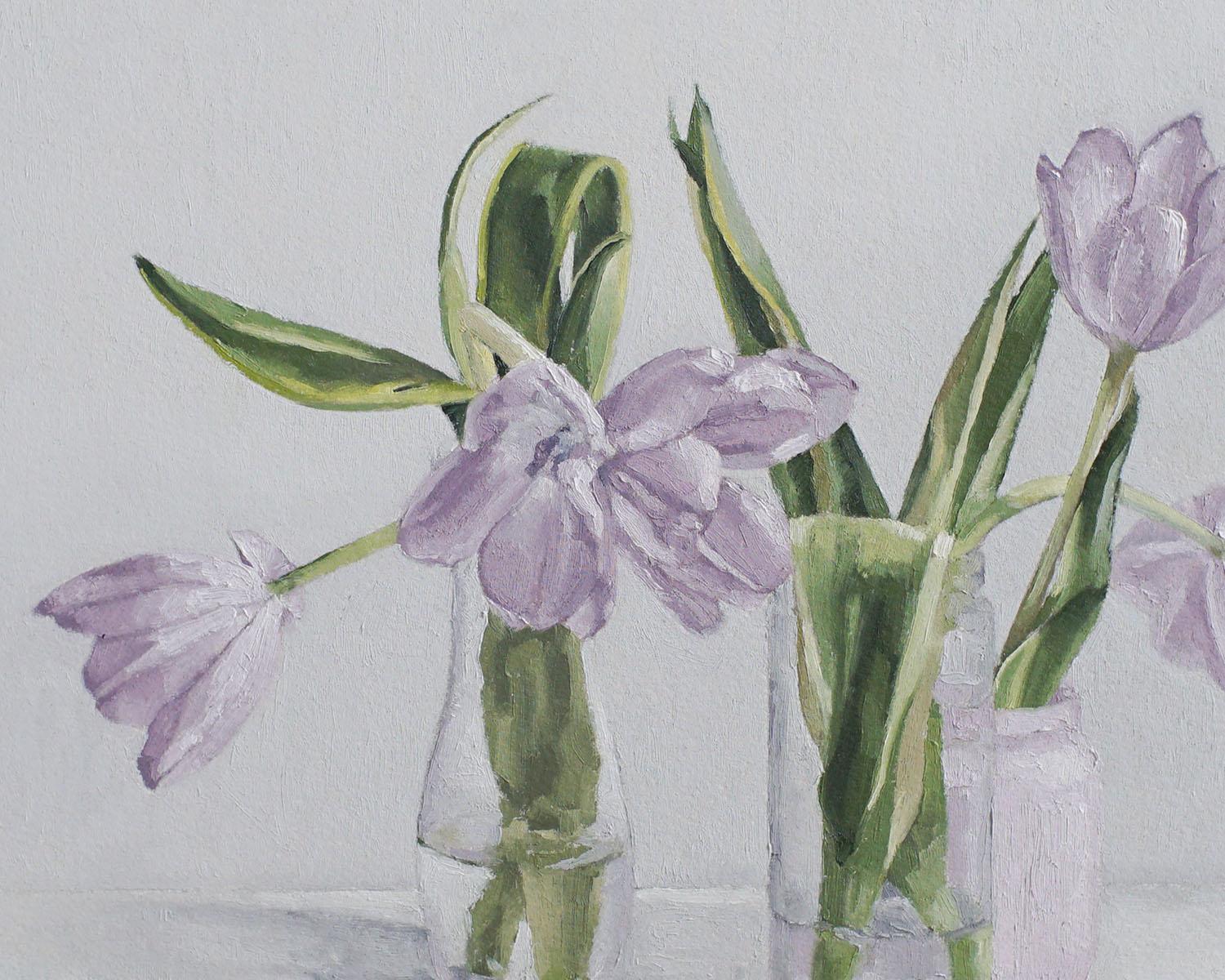 Peinture à l'huile, tulipes violettes pâles - Gris Still-Life Painting par Nicole Lamothe