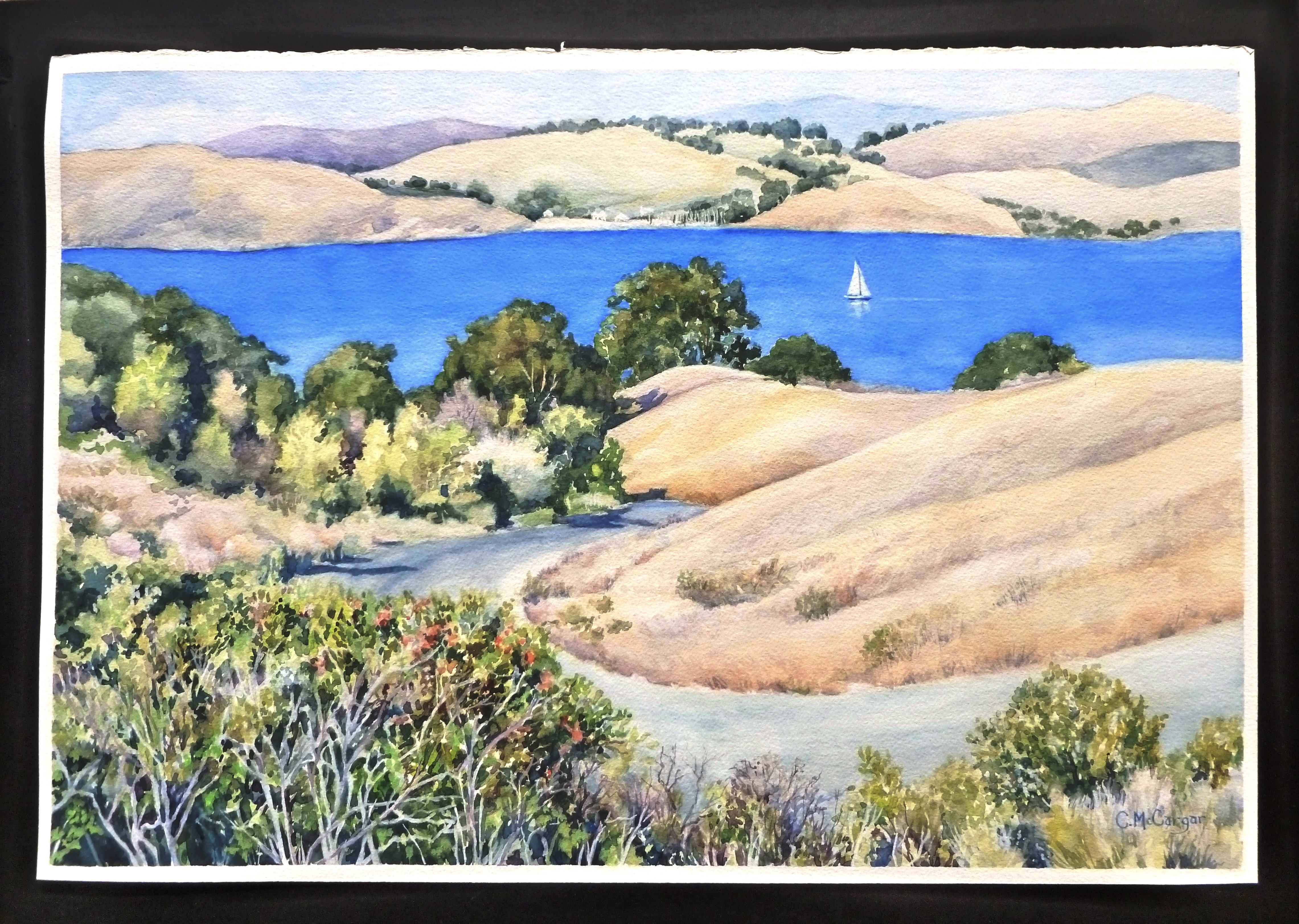<p>Kommentare des Künstlers<br>Ein Herbstpanorama mit Blick auf sanfte Hügel und ein Segelboot in der Bucht von Nordkalifornien. Das blaue Wasser bietet einen erfrischenden Anblick in der grasbewachsenen, strohfarbenen Landschaft. 