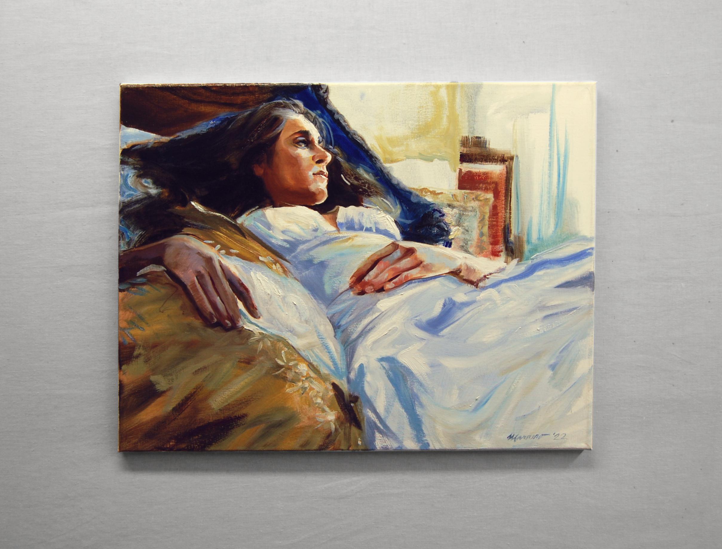 <p>Commentaires de l'artiste<br />Image poignante d'une jeune femme allongée dans son lit, réalisée par l'artiste Onelio Marrero. Elle est vêtue de blanc, allongée sur un lit en peluche, regardant avec nostalgie vers une fenêtre implicite. La