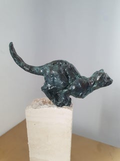 Cat about to jump by Helle Crawford, Green / Black Bronze sculpture on sandstone