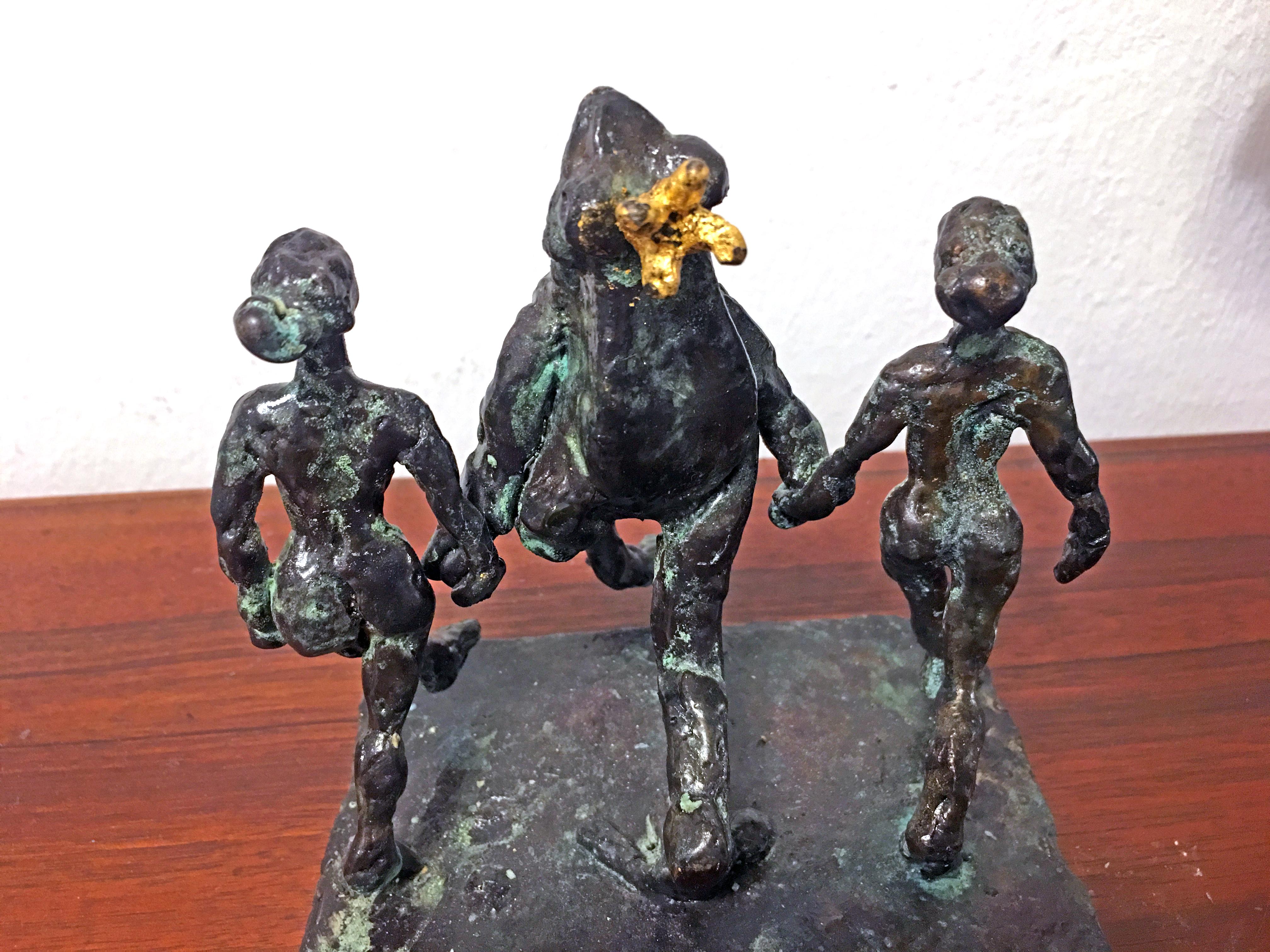 La danse de la rivière pour grenouille par Helle Crawford, sculpture en bronze vert et noir en vente 2