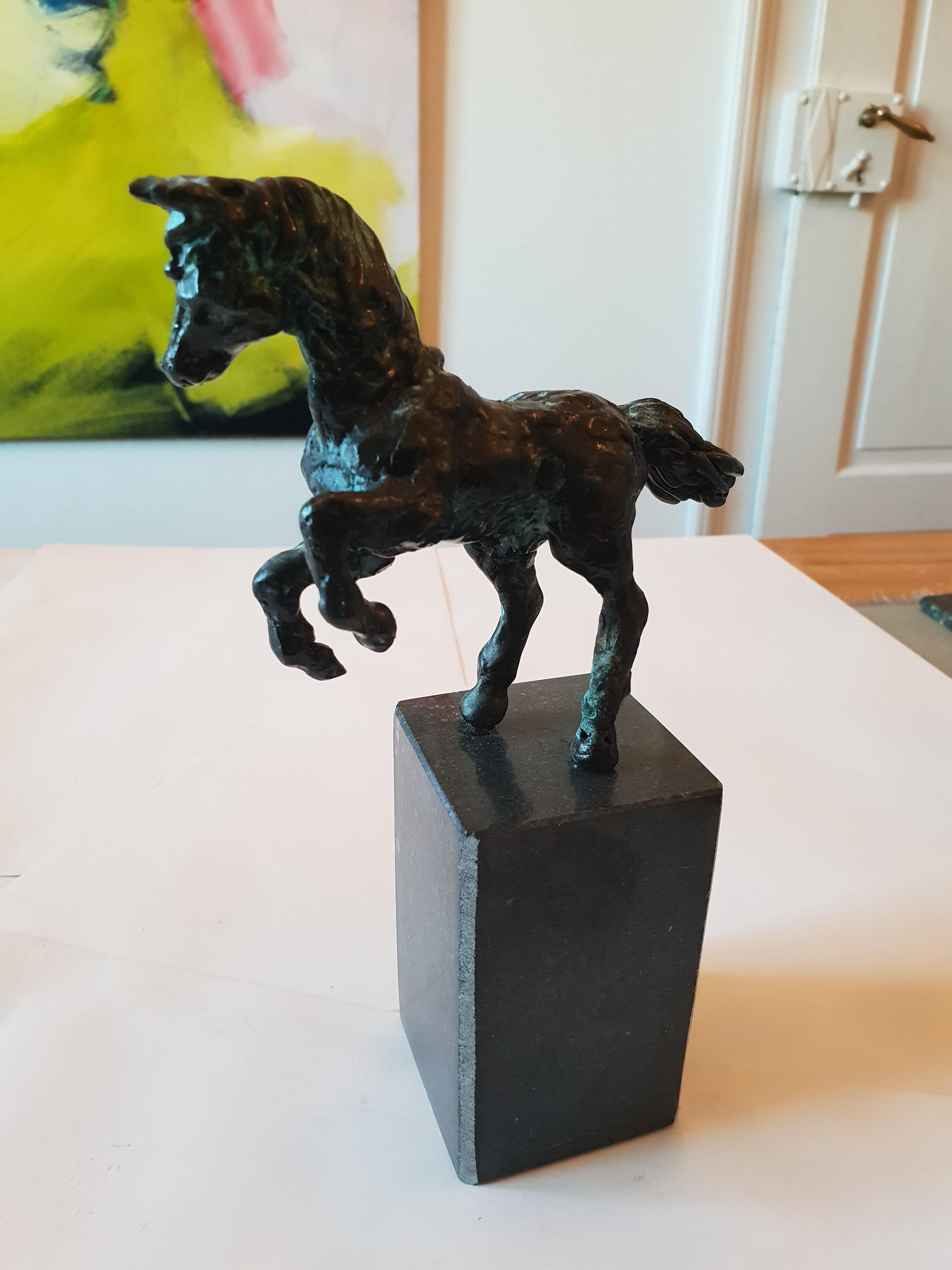 Les cornes de cheval de Davinci par Helle Crawford, sculpture en bronze d'un cheval - Contemporain Sculpture par Helle Rask Crawford