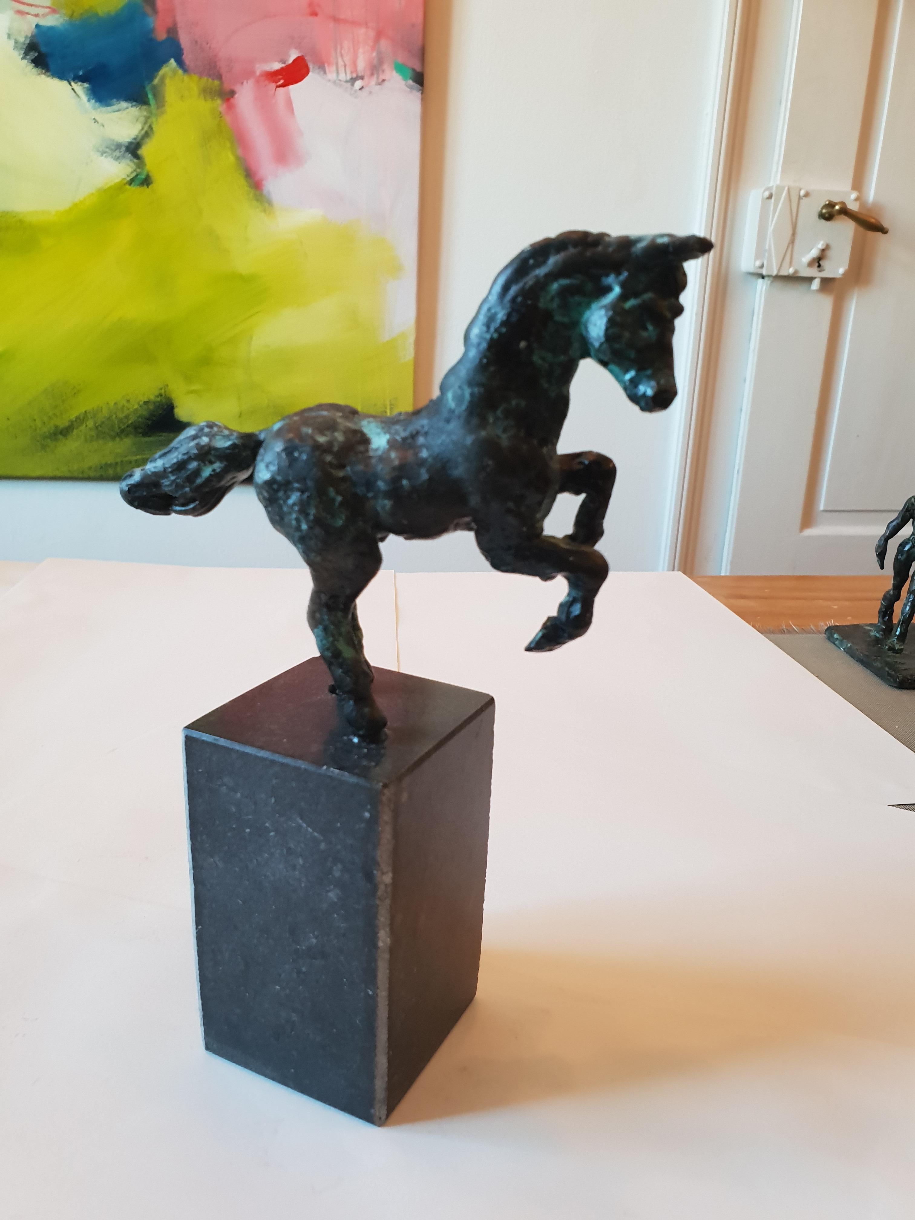 Davinci's Horse Rears von Helle Crawford, Bronzeskulptur eines Pferdes im Angebot 1