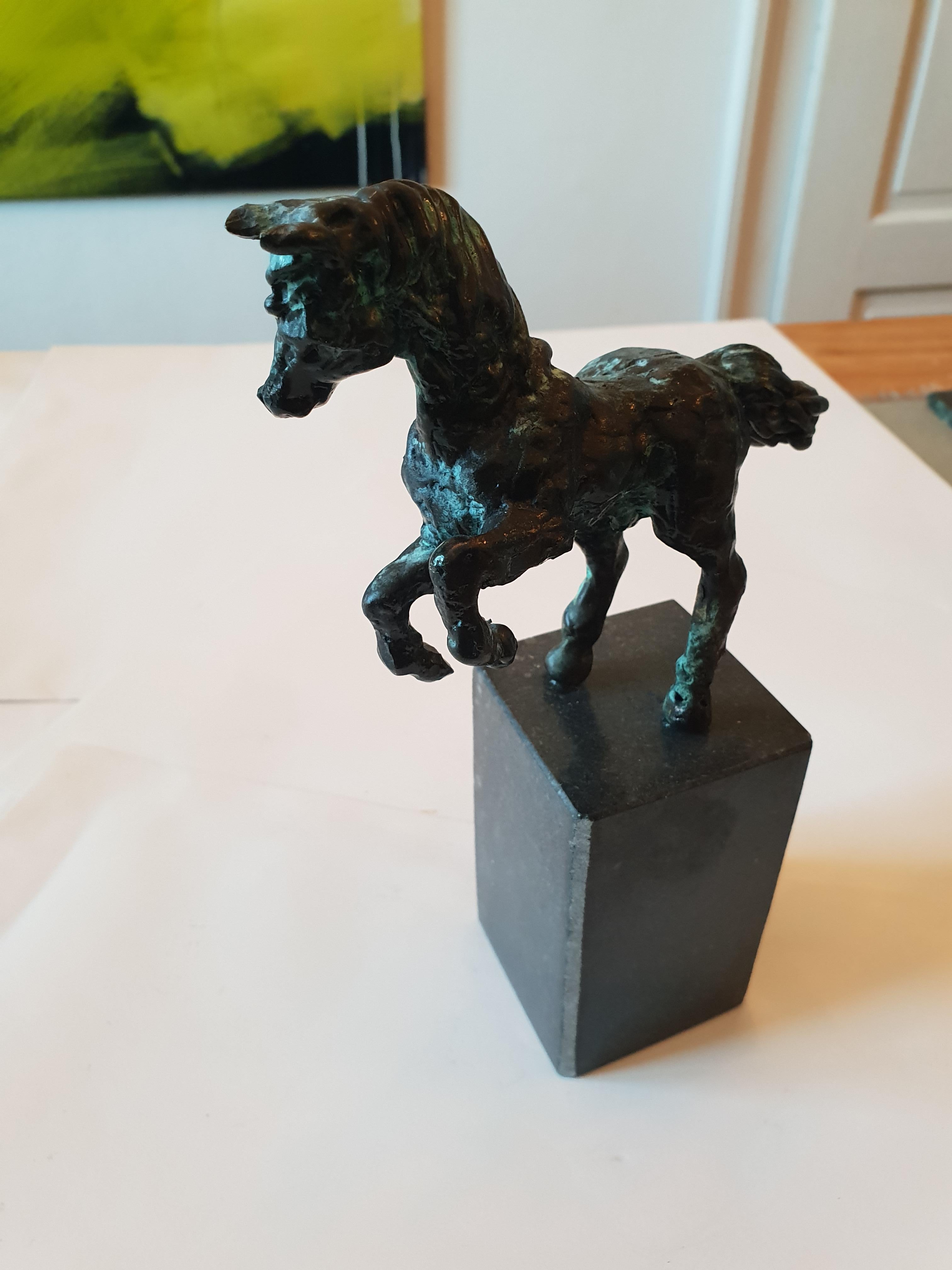 Davinci's Horse Rears von Helle Crawford, Bronzeskulptur eines Pferdes im Angebot 2