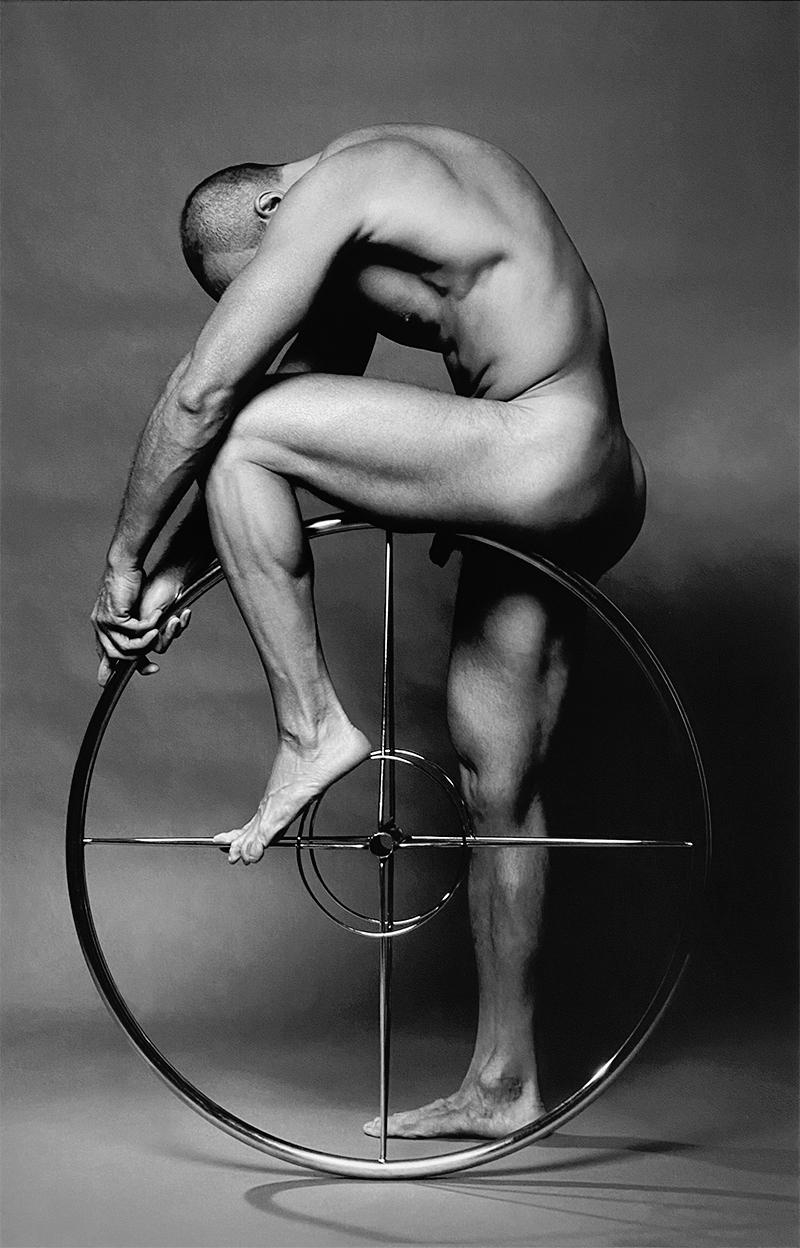 Robert Laliberté Nude Photograph – Lhomme la Roue