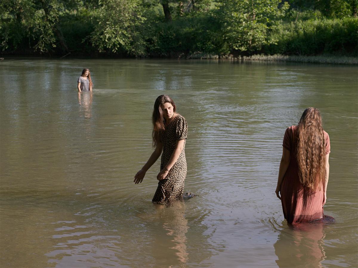 Jasmine, Hannah and Cecilia Swimming, Tennessee - Photograph by Lucas Foglia