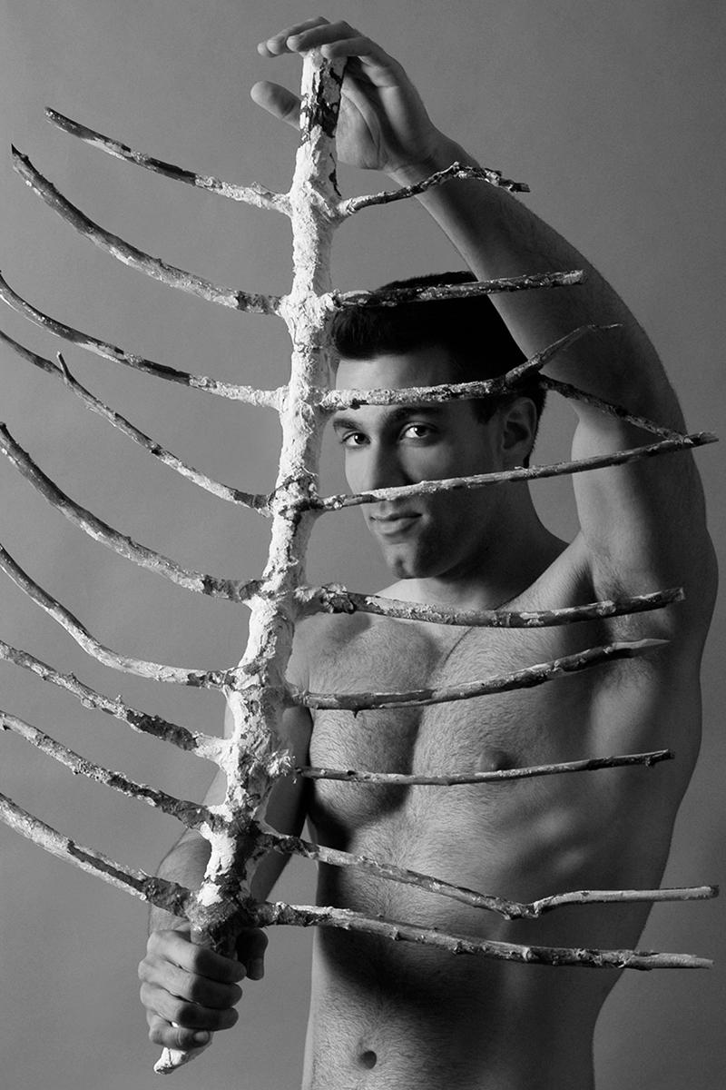 Homme et branche - Photograph by Robert Laliberté