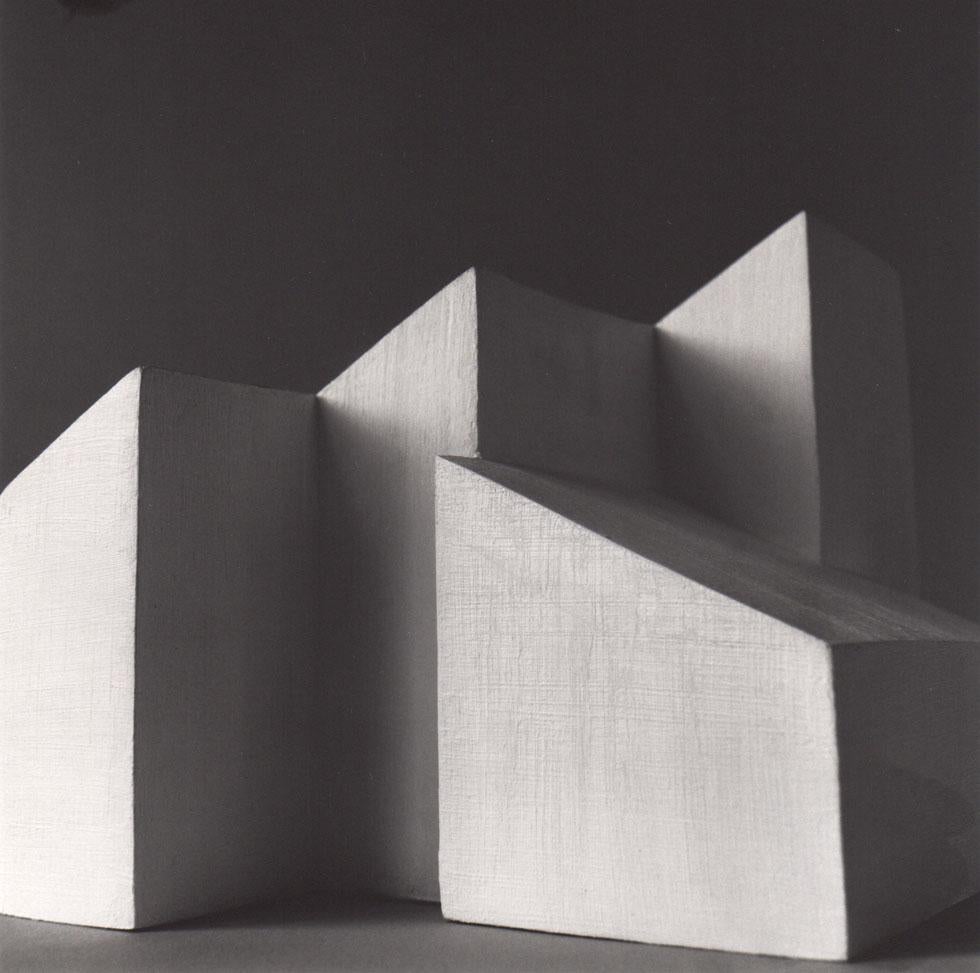 Black and White Photograph Ion Zupcu - Meuble de rangement contemporain moderne