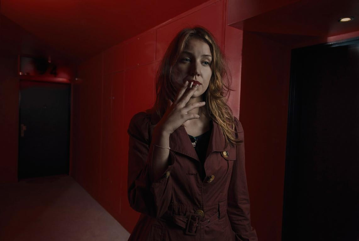 Laura Stevens Color Photograph – Amy