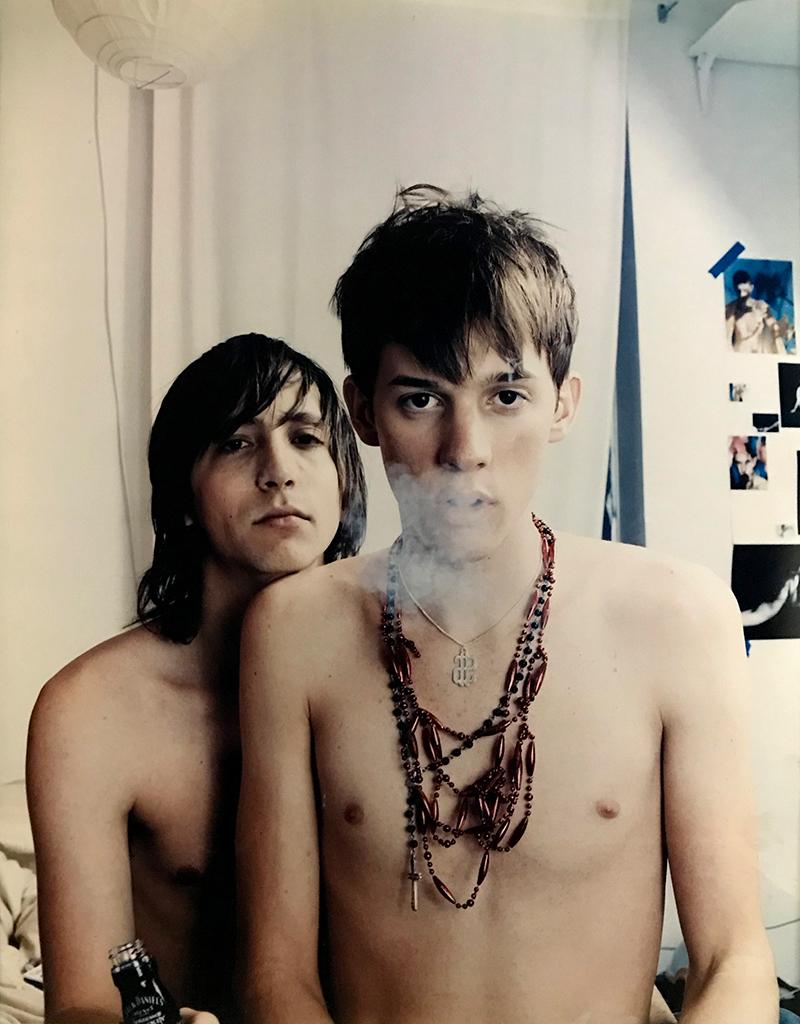 Ryan Pfluger Portrait Photograph – Jake und Nathan