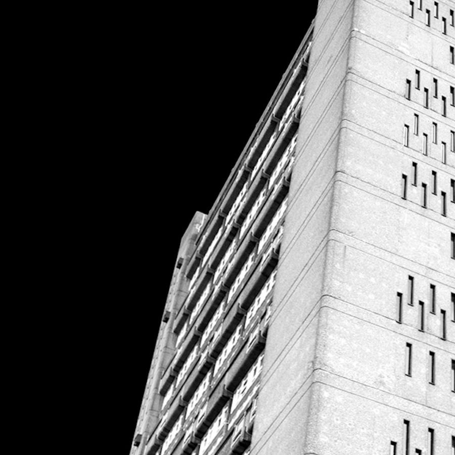 Fotografie der brutalistischen Architektur, Trellick Tower von Egle Kisieliute im Angebot 3