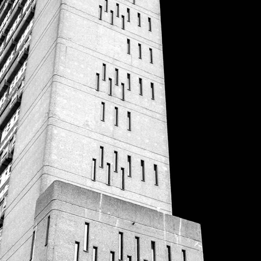 Fotografie der brutalistischen Architektur, Trellick Tower von Egle Kisieliute im Angebot 4
