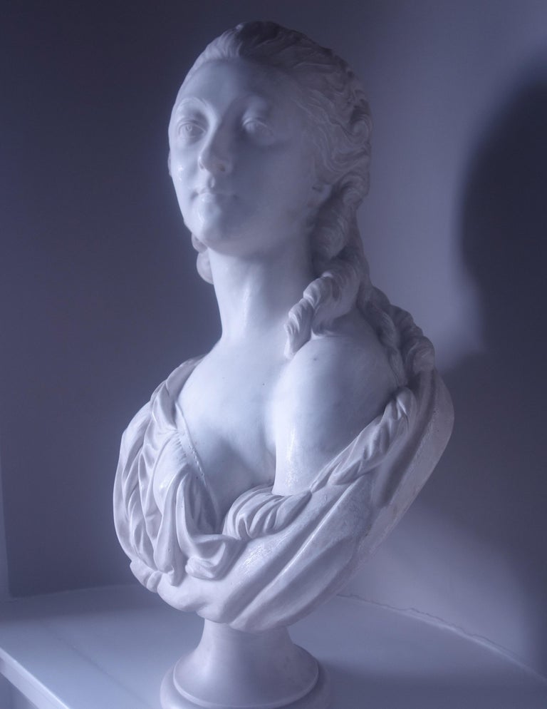 Madame du Barry white marble bust by French sculptor Augustin Pajou (1730-1810) For Sale 1