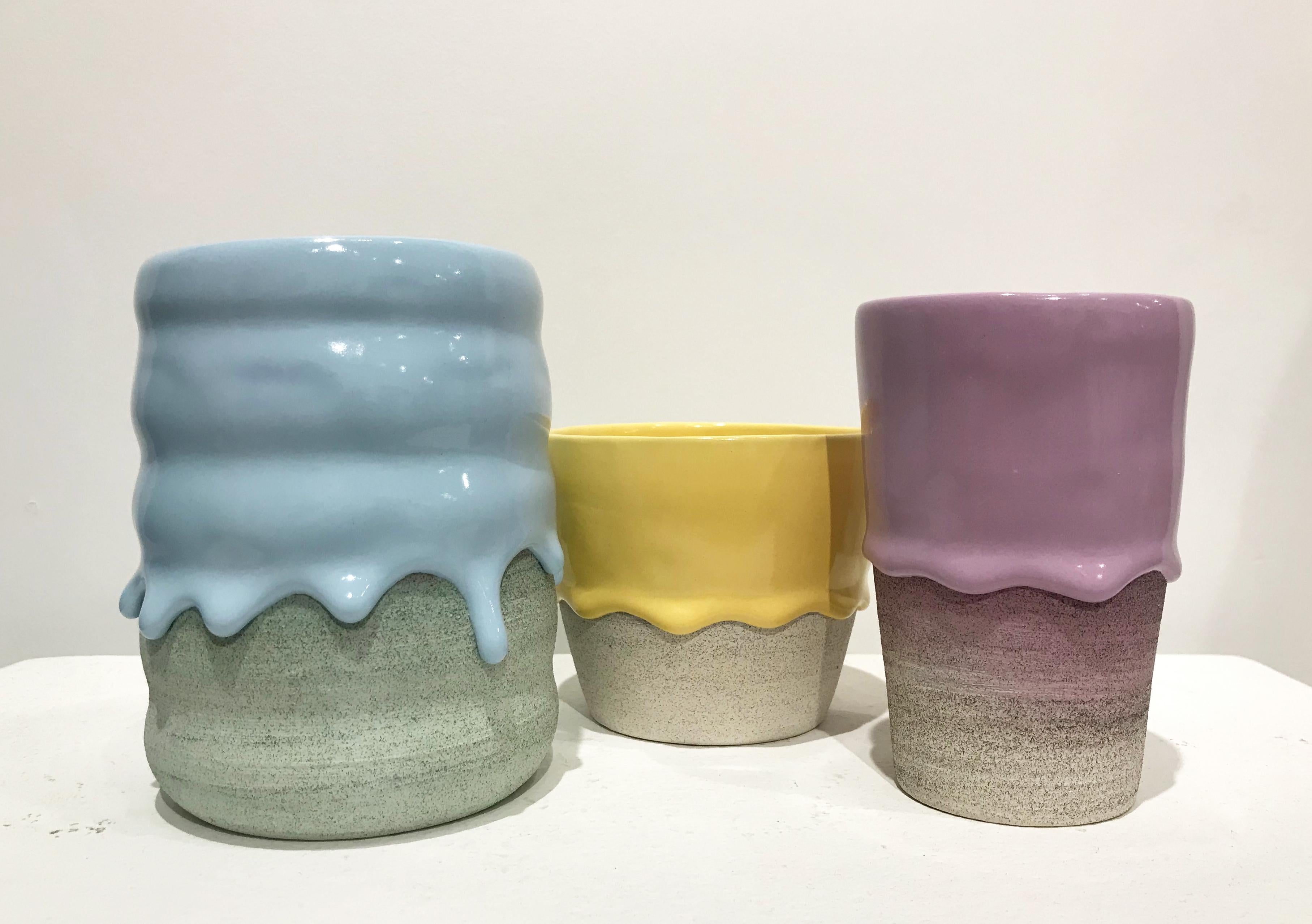 Set of Three Ceramic Vessels, Contemporary Design, Colorful Glazed Stoneware – Sculpture von Brian Giniewski