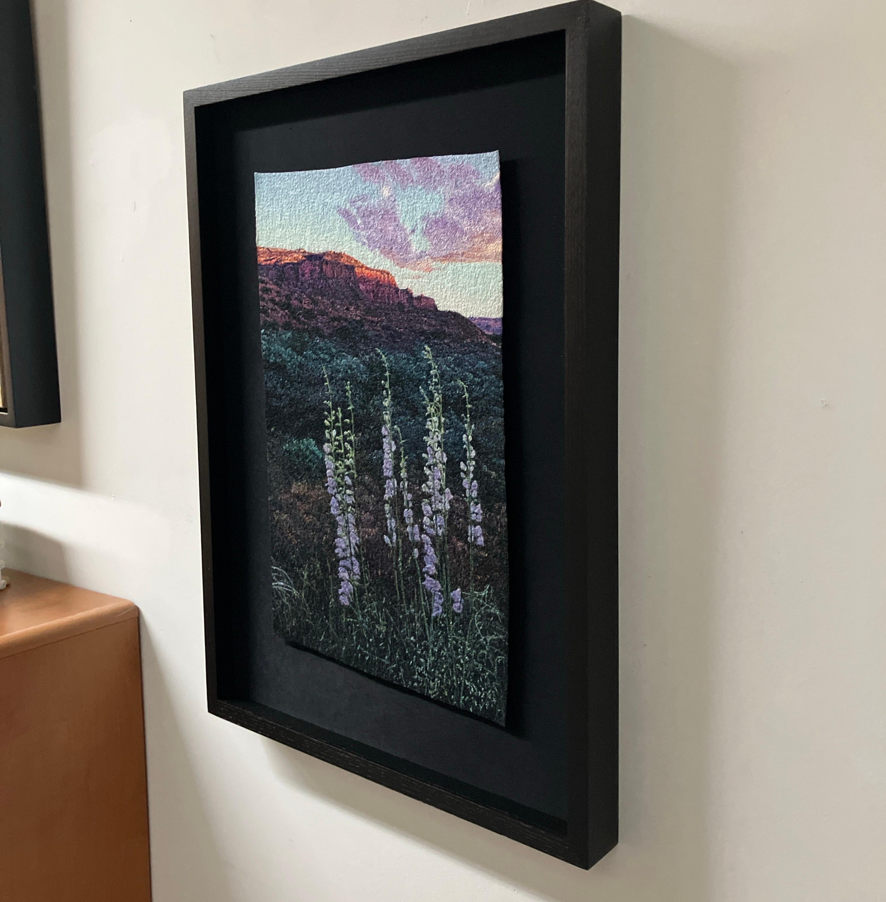 Fotorealistische Landschaftsstickerei, Blumen, Nature, gerahmt, Sonnenaufgang Penstemons (Schwarz), Landscape Painting, von Carol Shinn