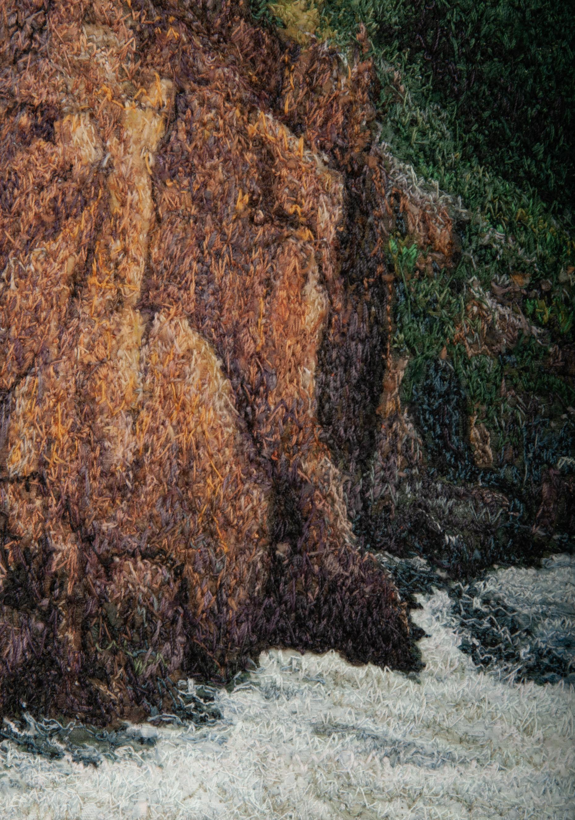 Cliff by the River par Carol Shinn, 2024, fil de broderie photoréaliste encadré en vente 1
