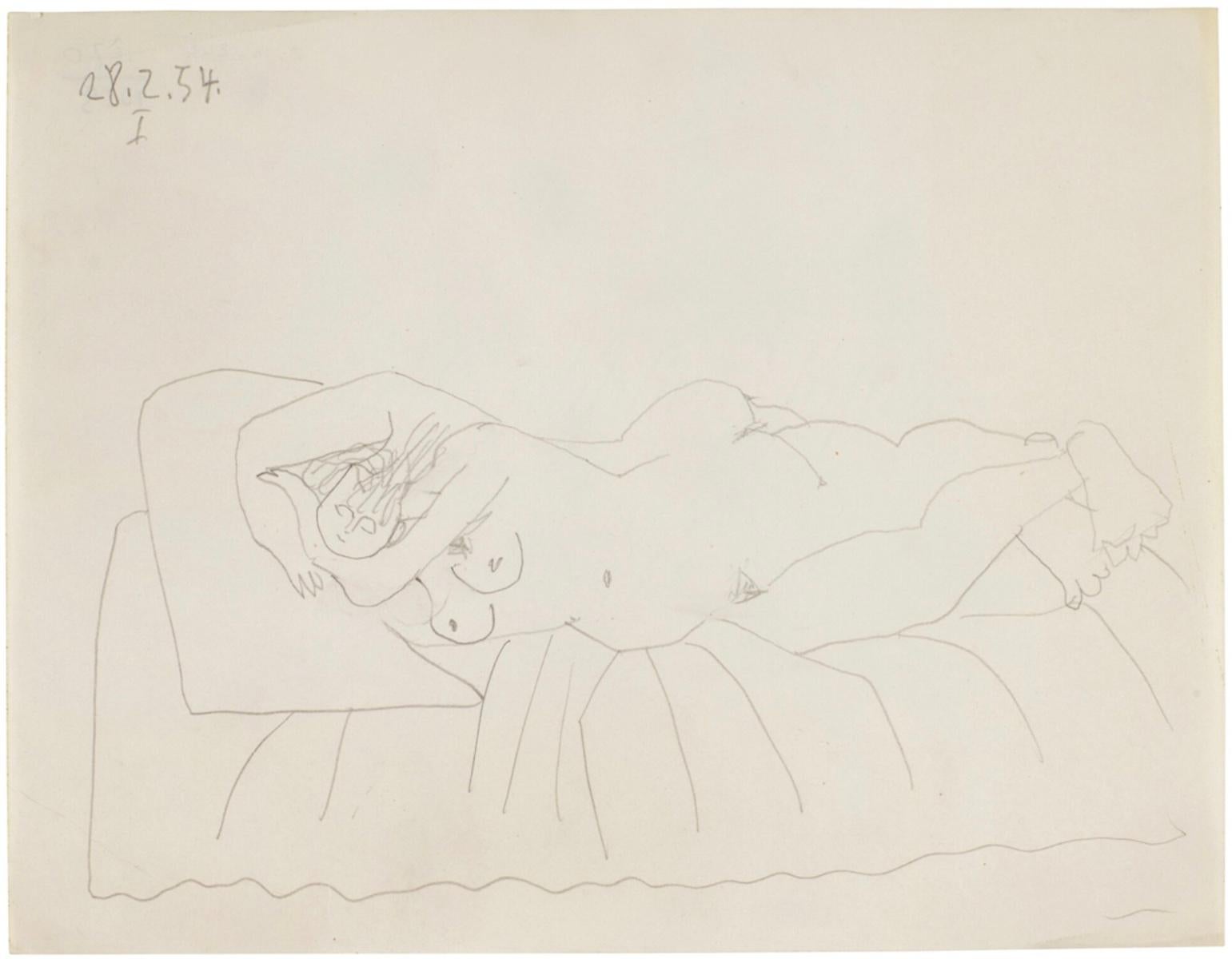 Dessiné en 1954 par Picasso, ce beau travail est une marque reconnaissable de son style unique. Nu couché endormi' est exécuté au graphite sur papier vélin crème. Il est daté du 28.2.54 et porte le numéro I dans le coin supérieur gauche. Il est en