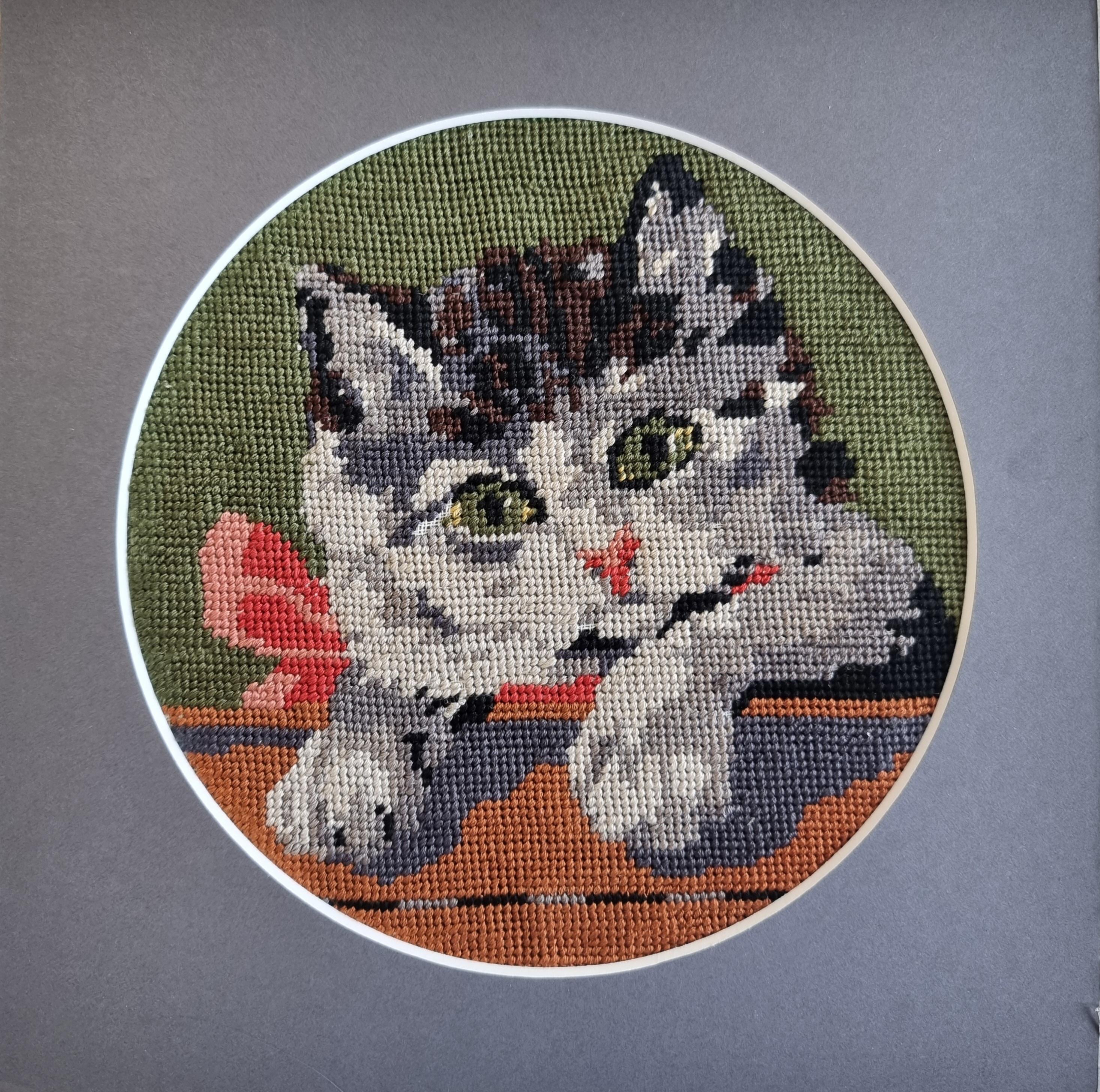 My Cat - Wiehler Tapisserie Gobelin faite à la main vert rouge beige blanc rose - Romantique Art par Vera Petrova - Sapundjieva