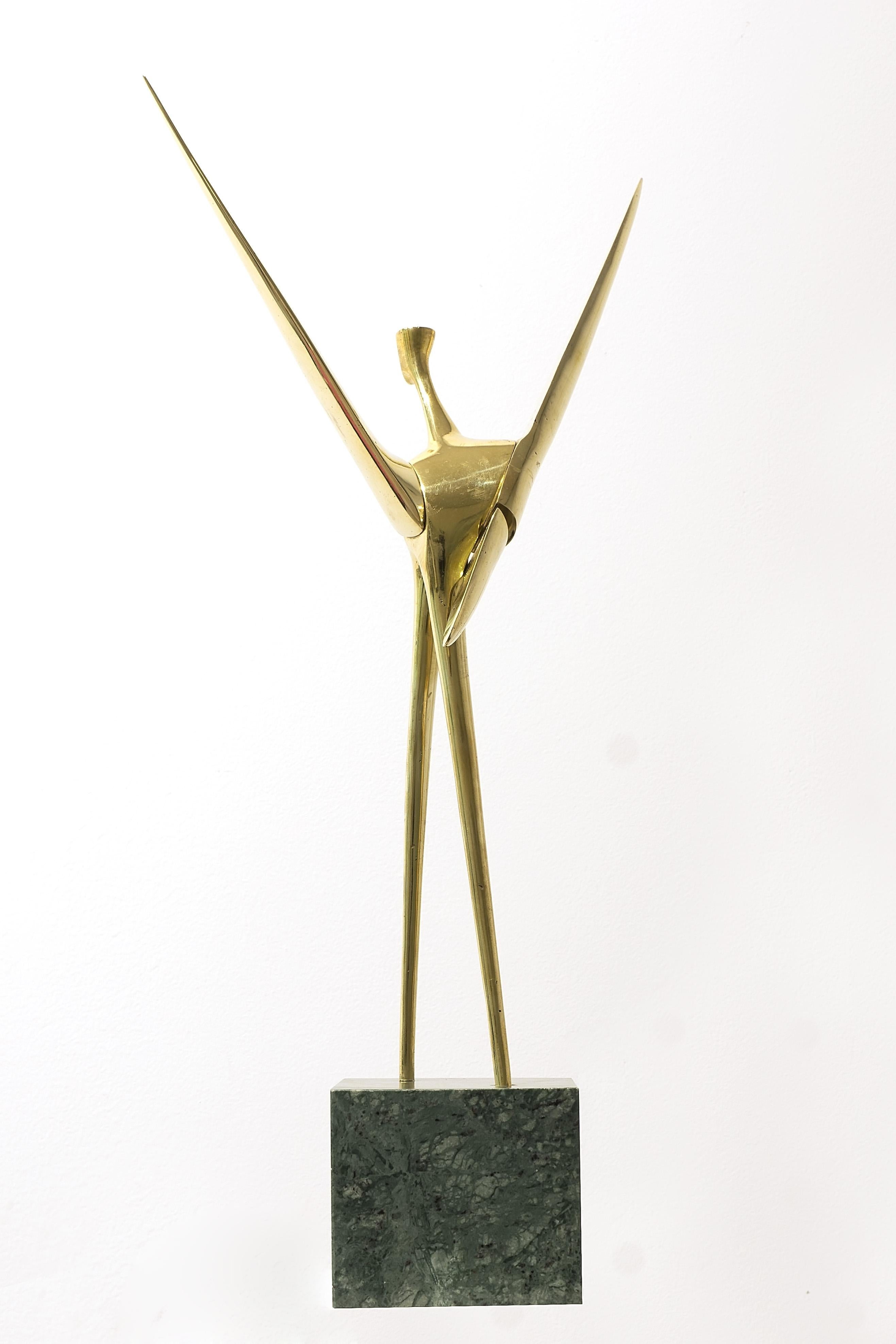 Angel Of Victory (Angel Of Victory) - Moderne Sculpture par Stasys Zirgulis