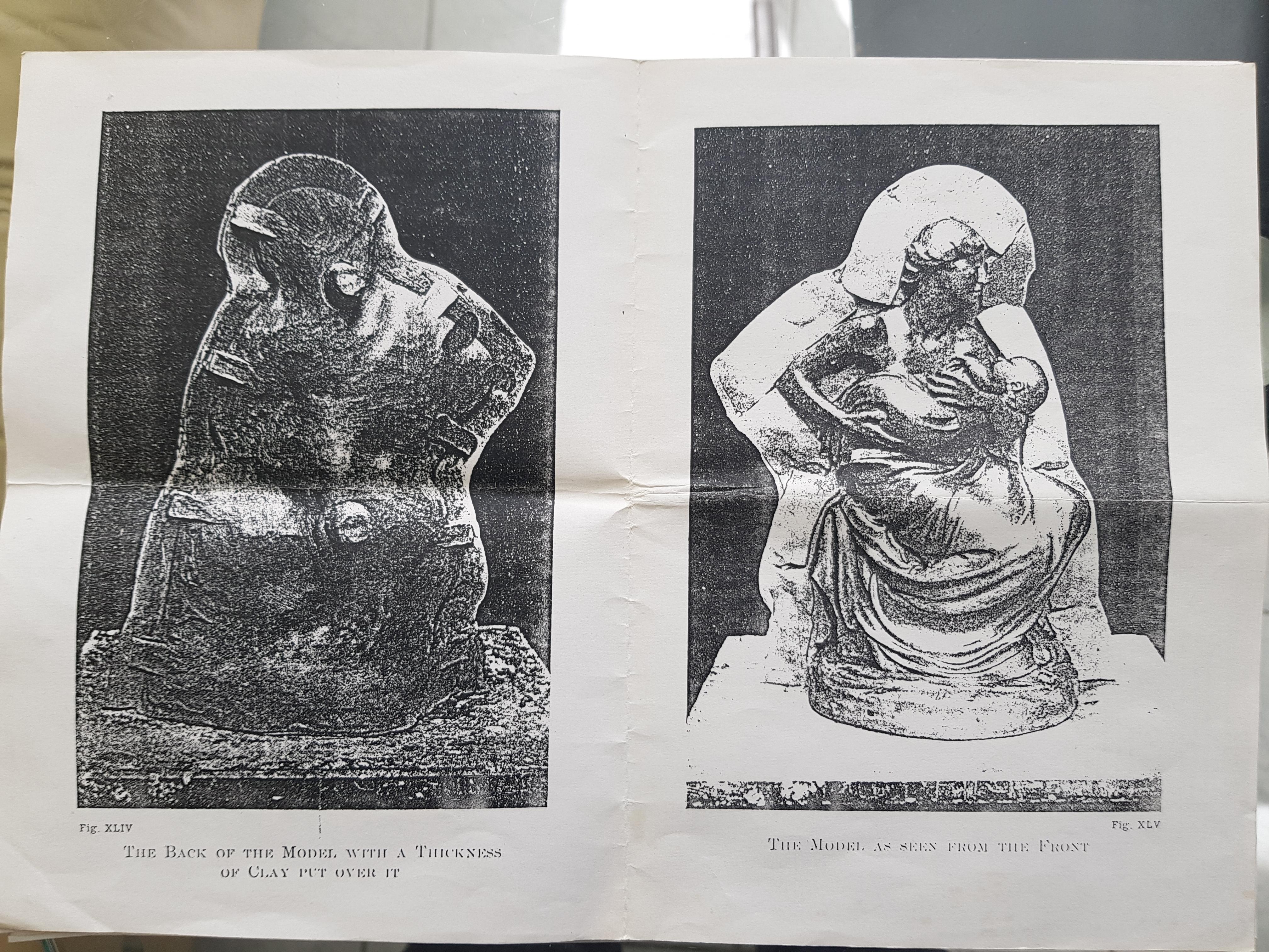 Die Mutter – Britische alte Bronzeskulptur mit dunkelbrauner Patina, Albert Toft Original im Angebot 5