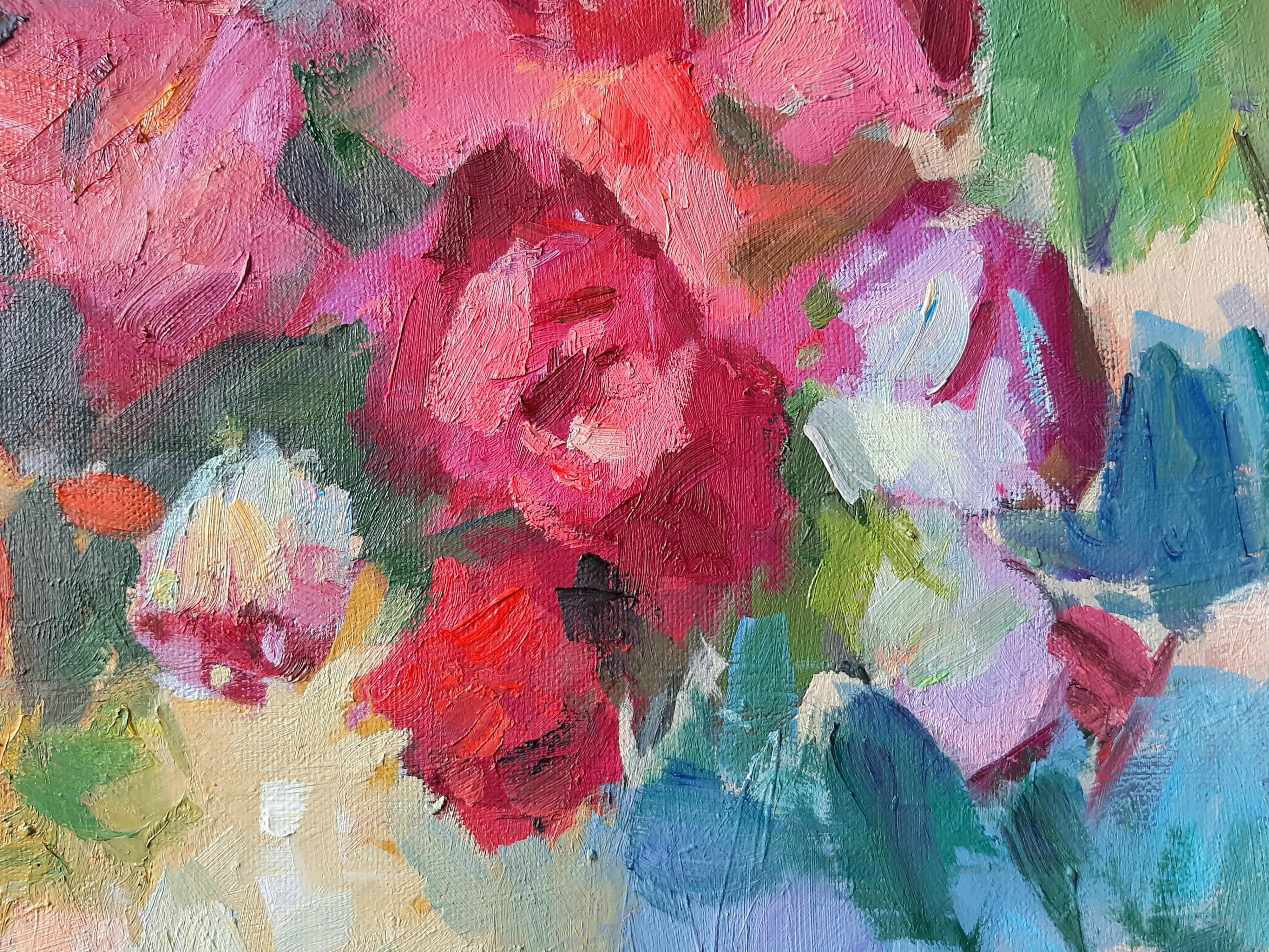 July Roses - Stillleben, Ölgemälde auf Leinwand in Rot, Blau, Gelb, Grün, Weiß und Lila – Painting von Valeriy Zalishchuk