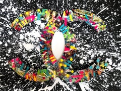 „Street Box CC (Weiß)“ Buntes Pop-Arbeiten in Mischtechnik von französischem Straßenkünstler