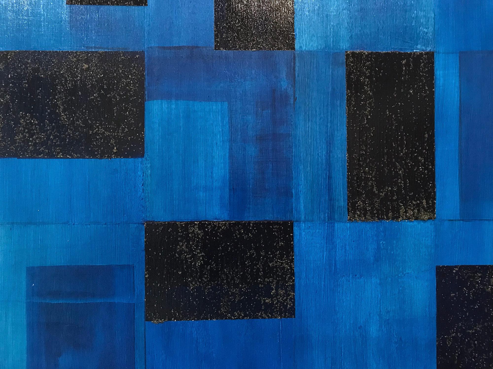 Abstrakte Mixed Media-Komposition auf baltischem Birkenholz-Paneel, Geometrisch 3074 (Blau), Abstract Painting, von Christie Owen