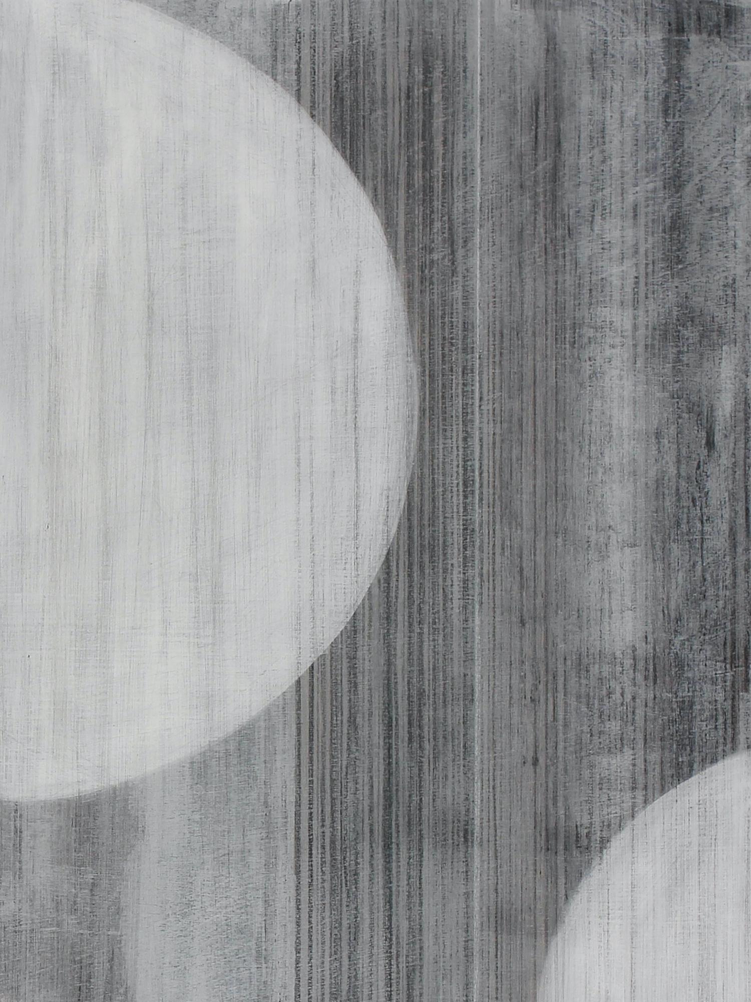 Abstrakte, mehrlagige Mixed-Media-Komposition auf Baltischem Birkenholz-Paneel „Half Moons 3078“ (Grau), Abstract Painting, von Christie Owen