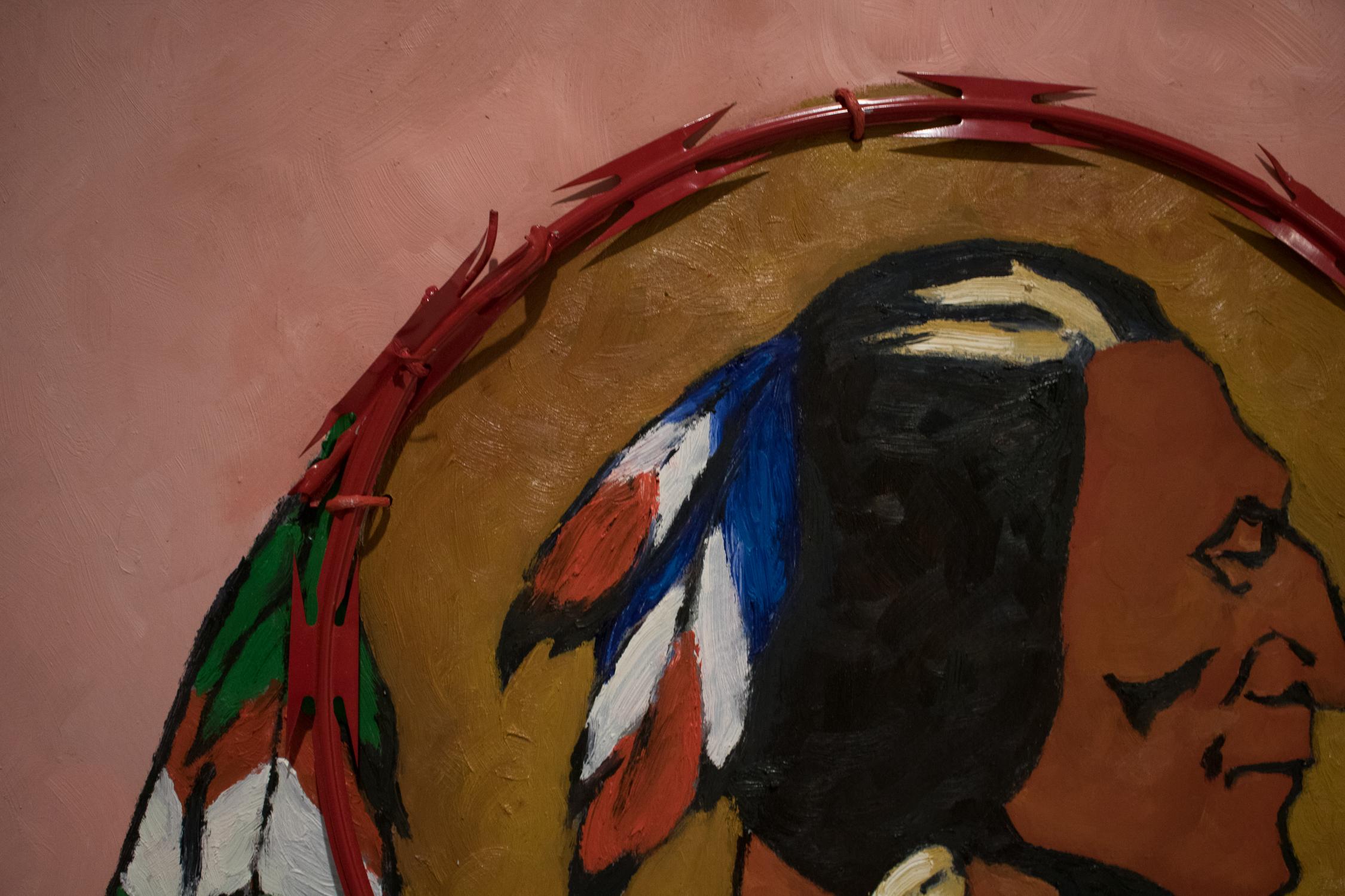 REDSKIN - peinture politique contemporaine, rose, fil de rasoir rouge, chef autochtones en vente 2