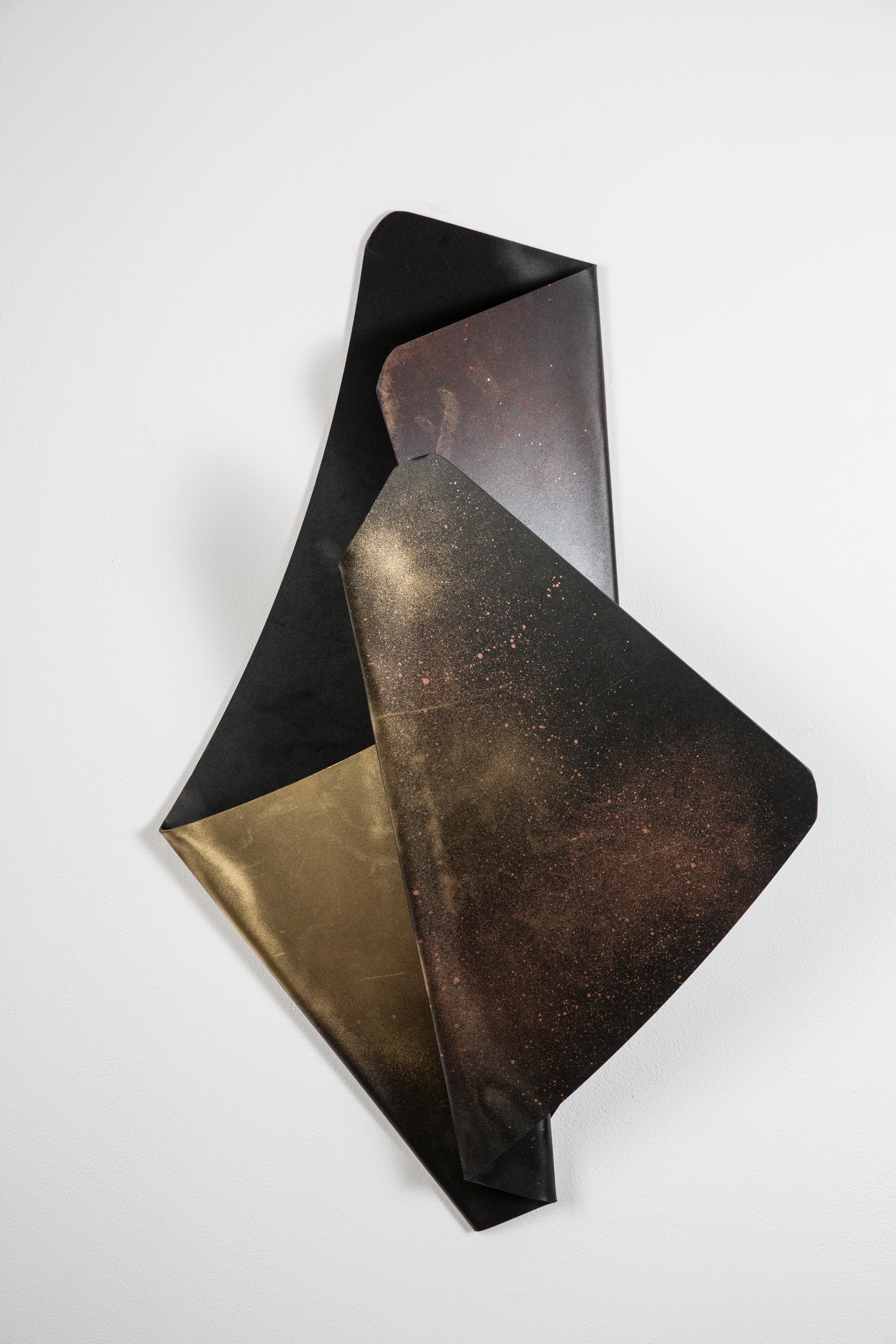 Andrès Bustamante Abstract Sculpture - Vuelve A Anochecer - Acrylic Polymer Wall Hanging Sculpture, Black and Gold