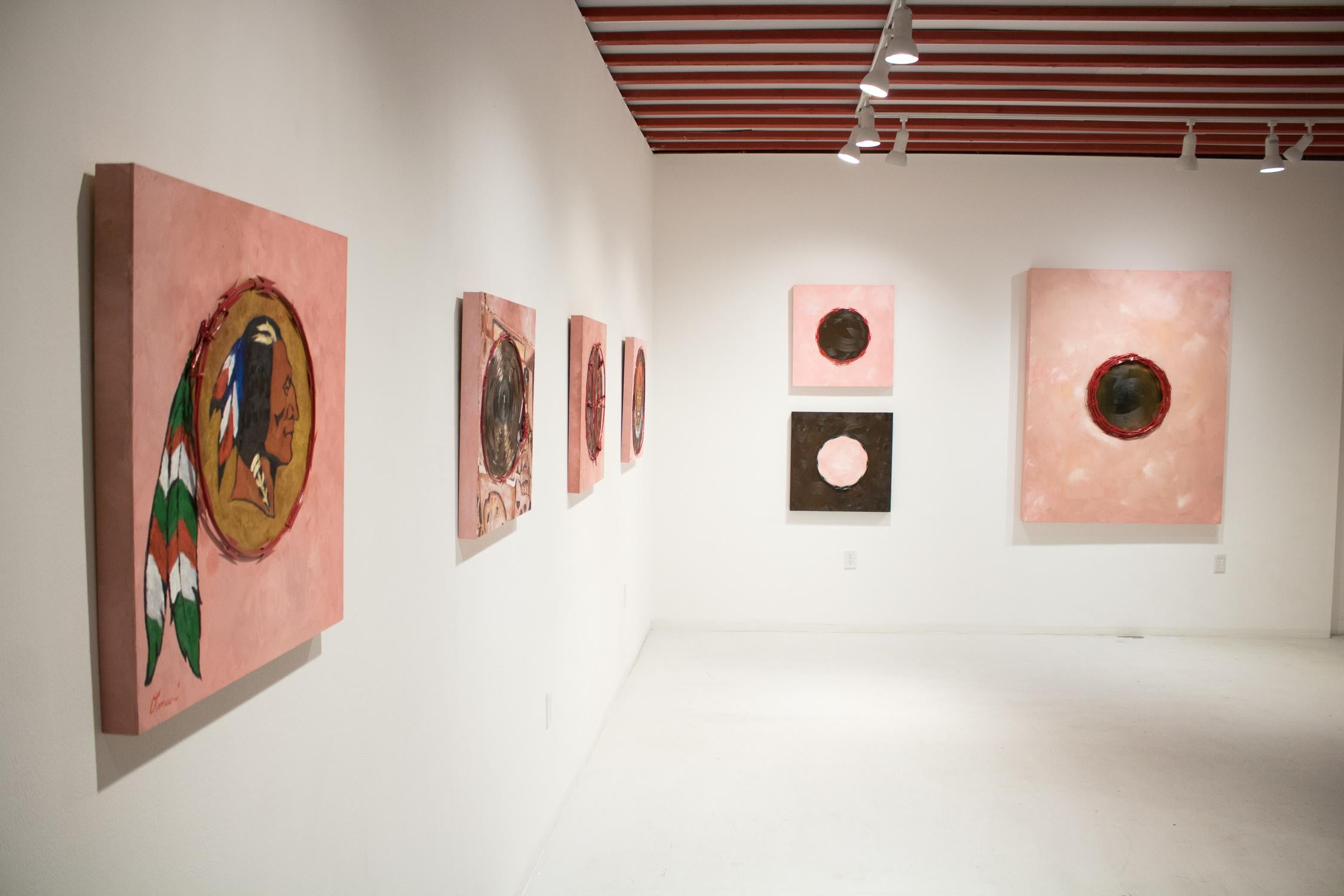 « RED LINE n° 2 », peinture politique abstraite, huile et fil de rasoir sur bois rose en vente 7
