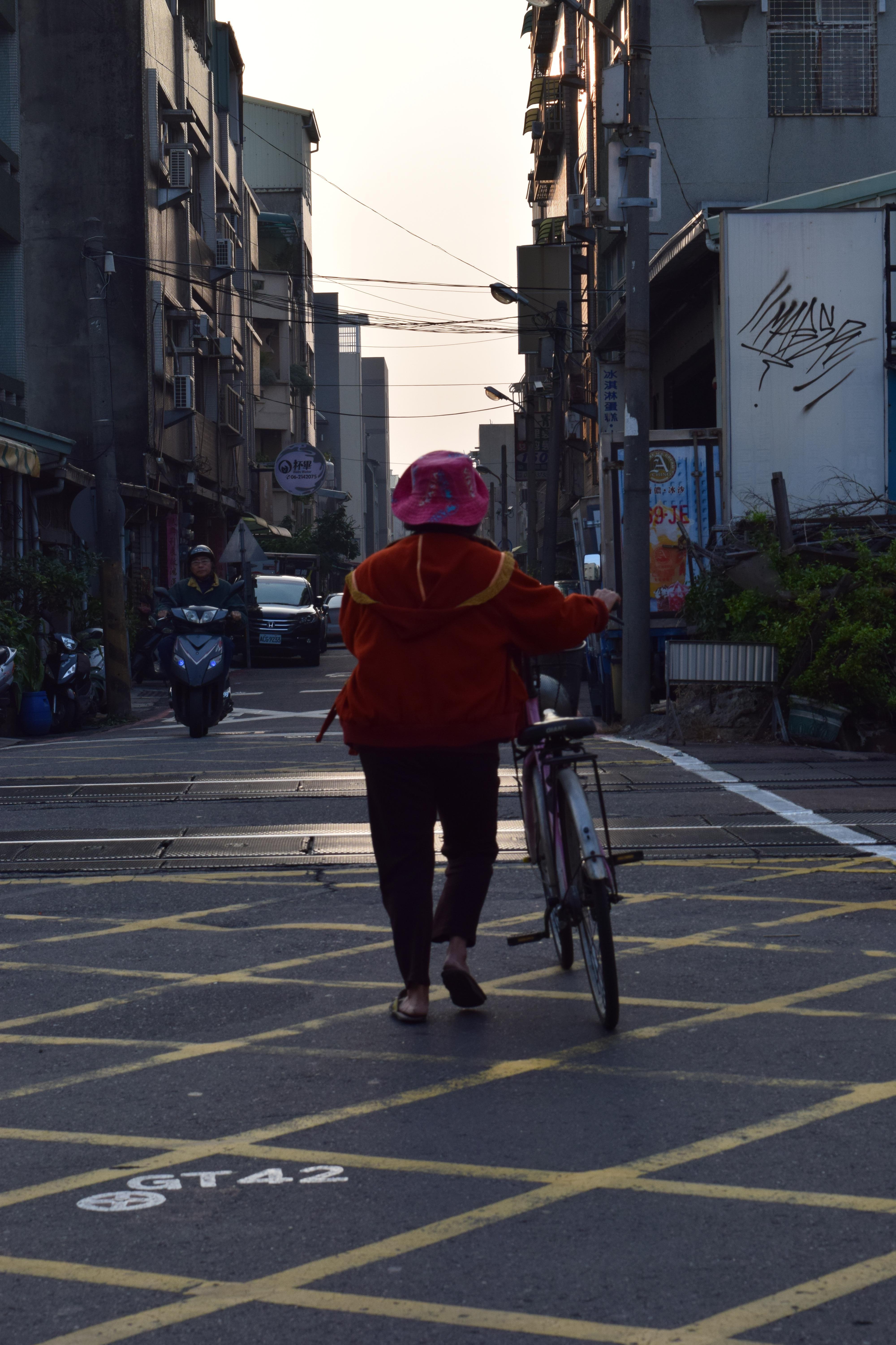 Carleigh Thomas Color Photograph - PHOTOGRAPH - Print on Handmade Paper - Tainan, Taiwan - Street Photography, City